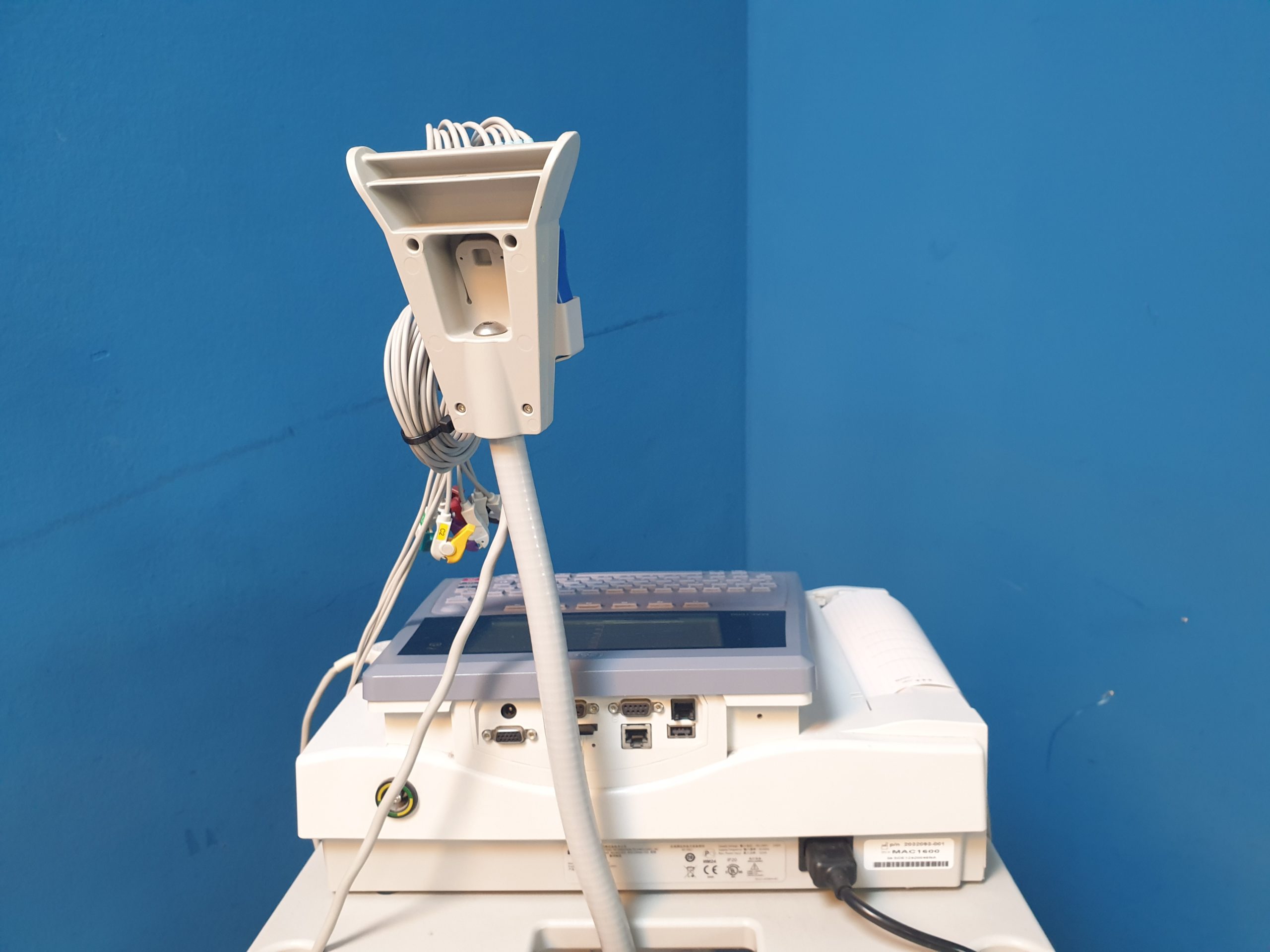 Ge Mac 1600 MAC1600 EKG Gerät mit Gerätewagen mit Kabelarmhalterung thumbnail 15