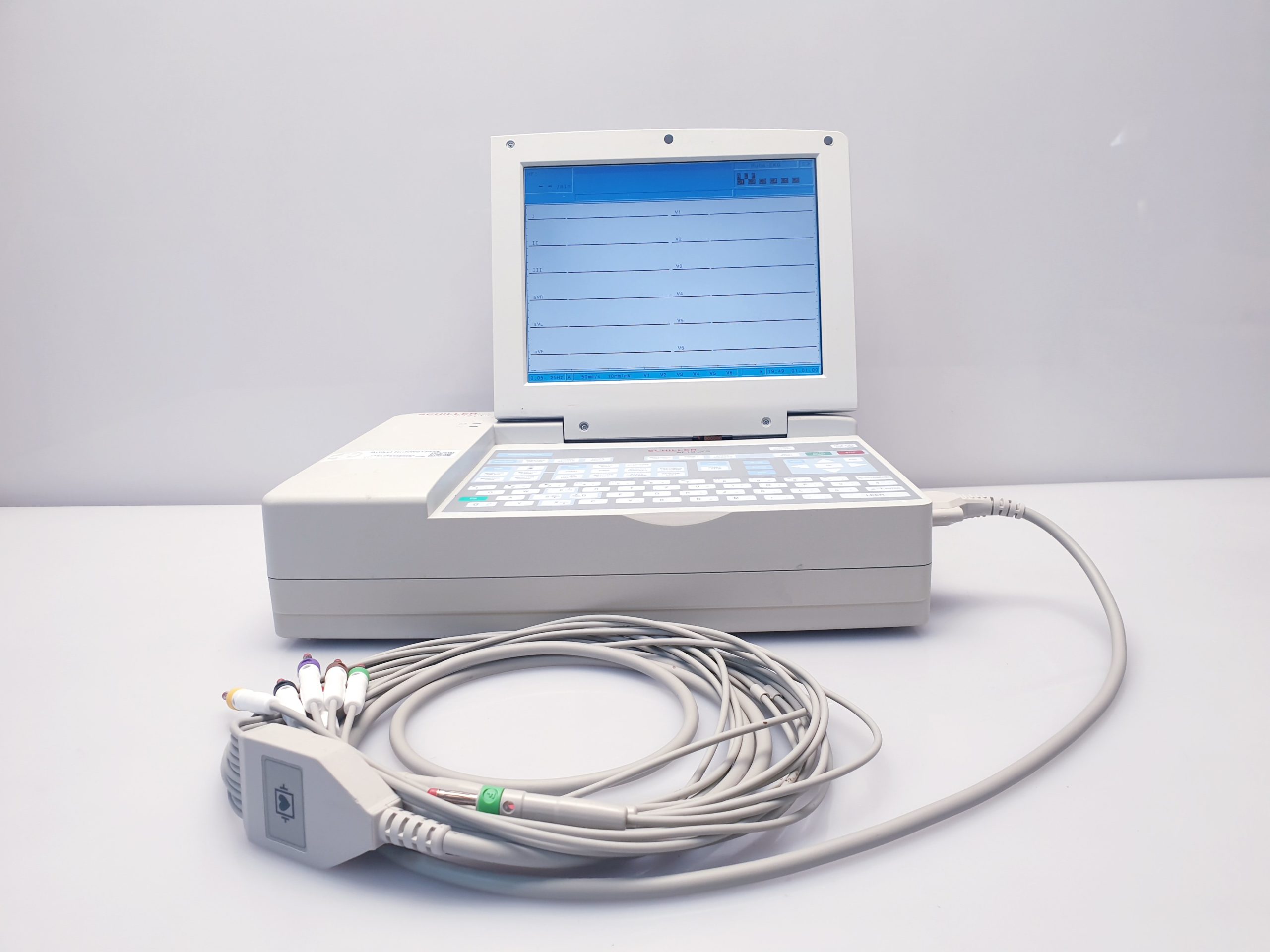 Schiller AT-10 PLUS EKG 12 Kanal Gerät mit LCD Display — image 1 of 11