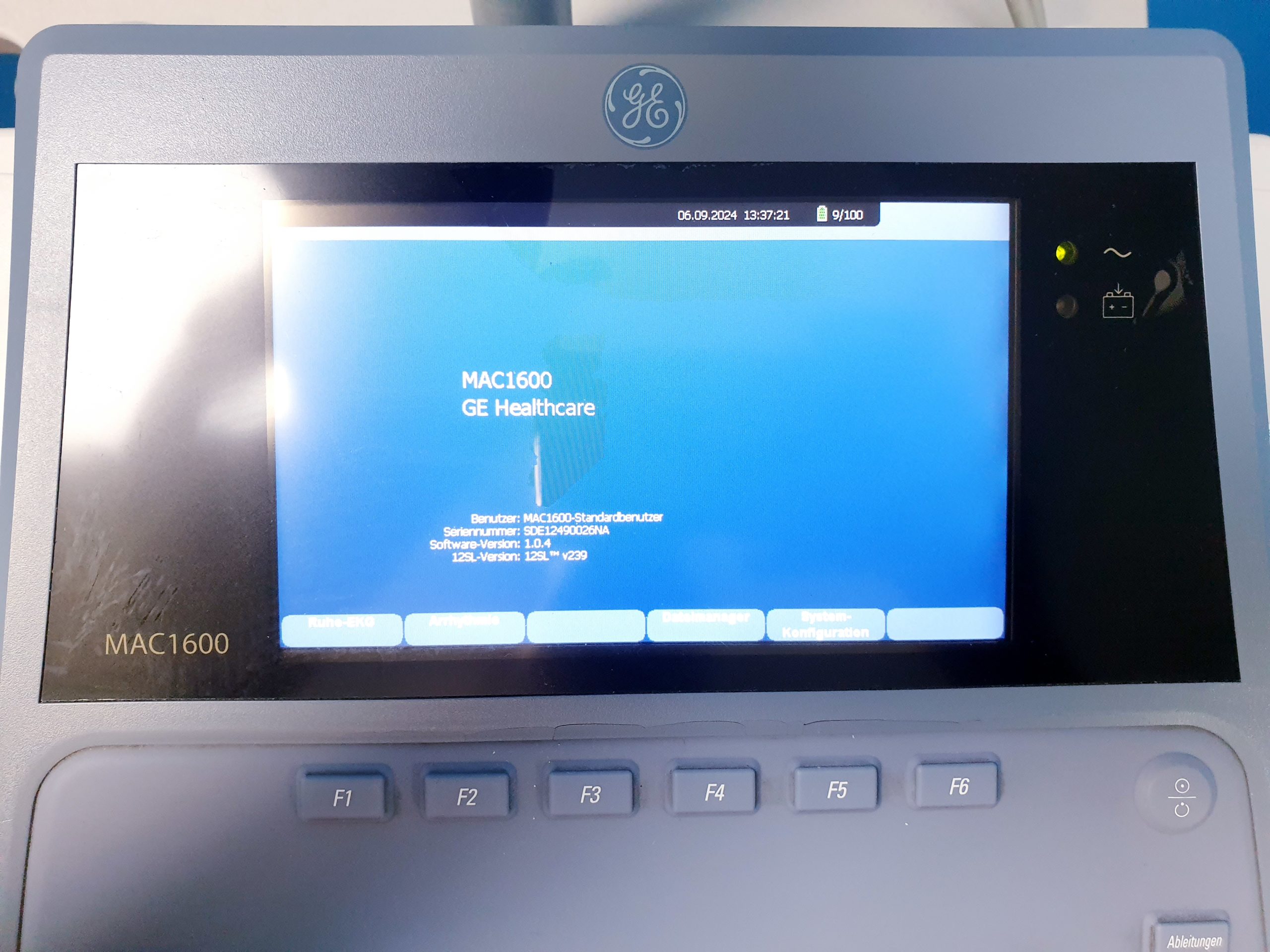 Ge Mac 1600 EKG Gerät mit Gerätewagen mit Kabelarmhalterung thumbnail 12
