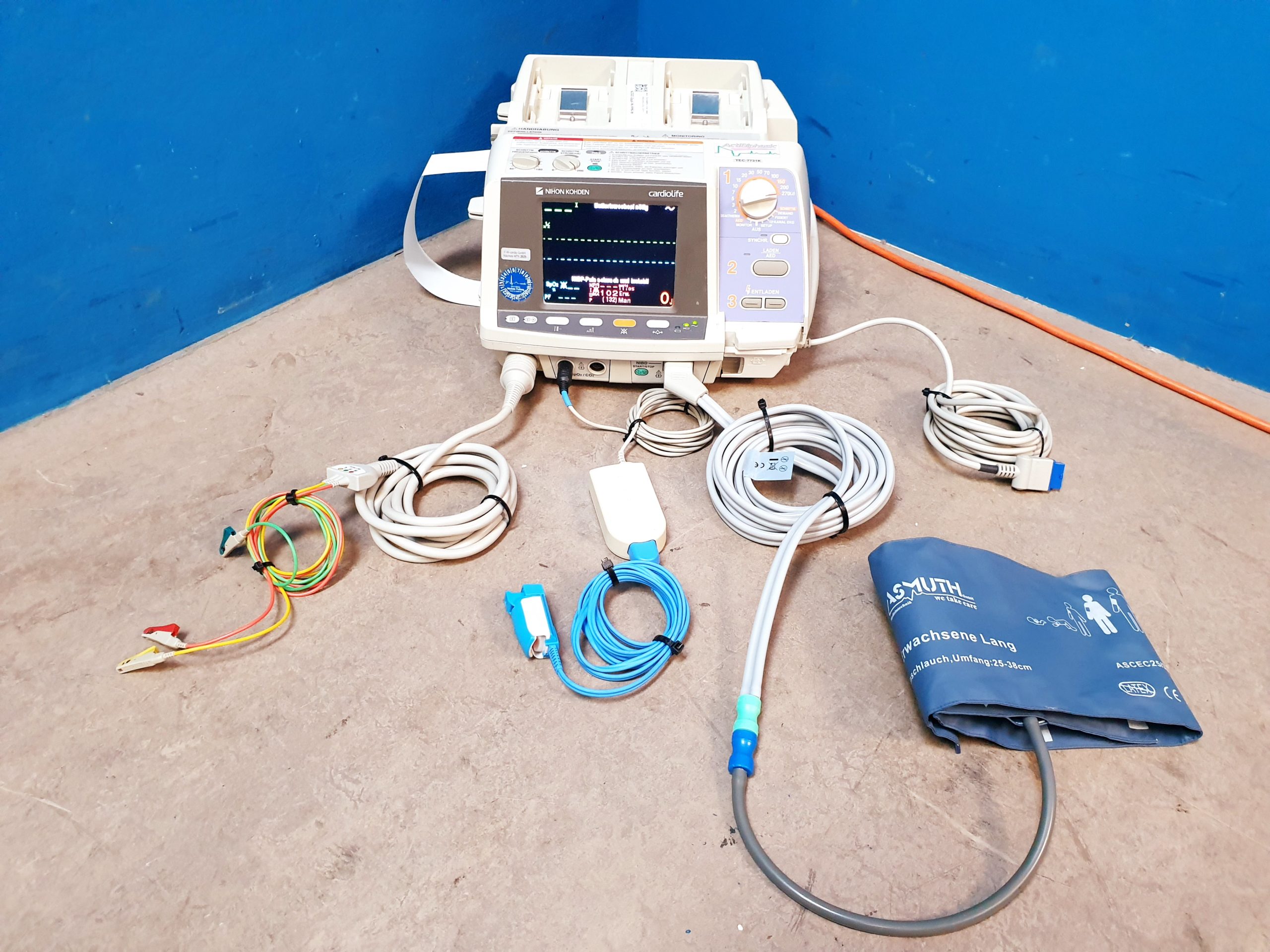 Nihon Kohden Cardiolife Tec-7731K Defibrillator — image 1 of 15