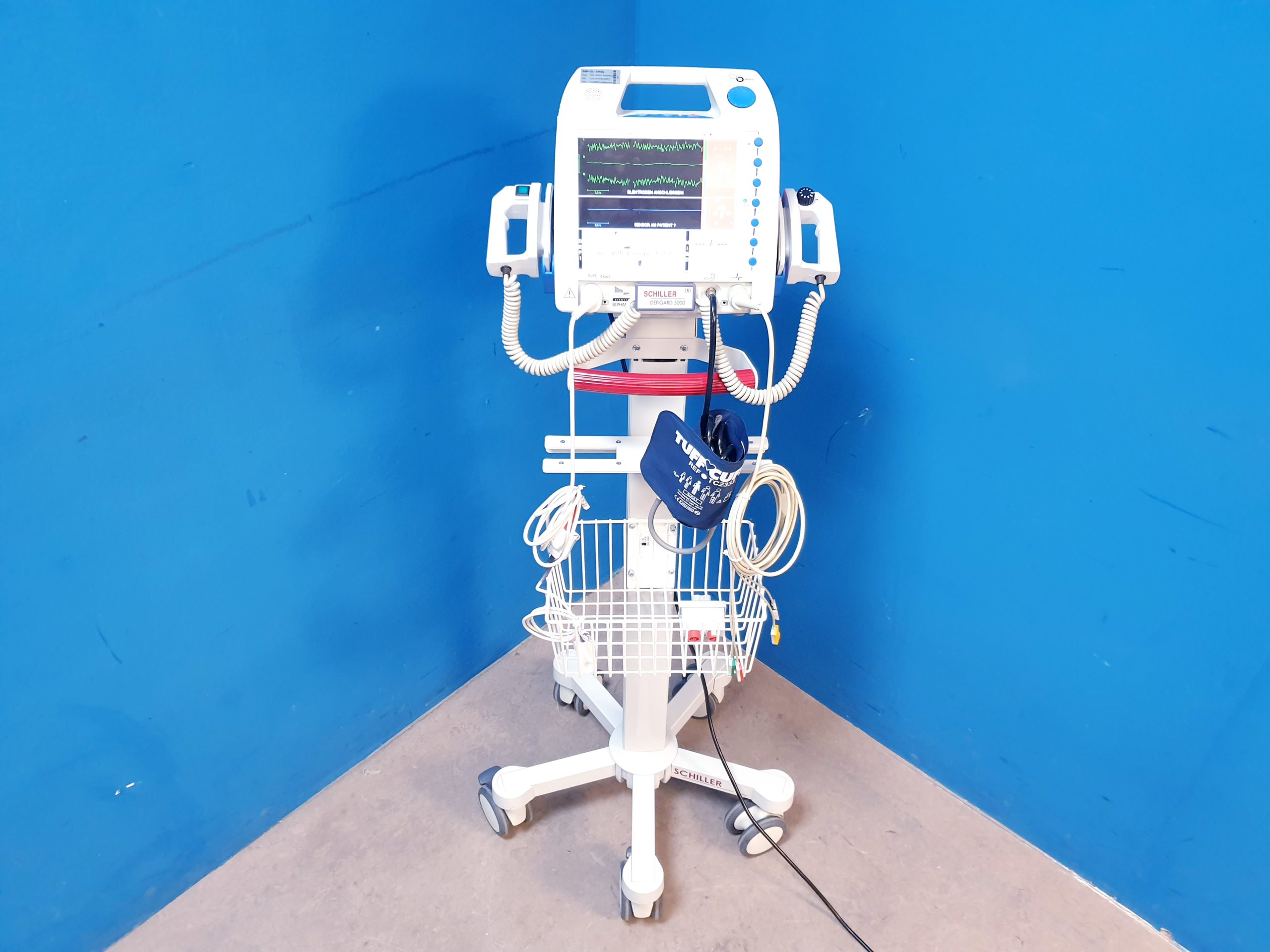 Schiller Defigrad 5000 – Defibrillator – auf fahrbarem Gestell — image 1 of 15