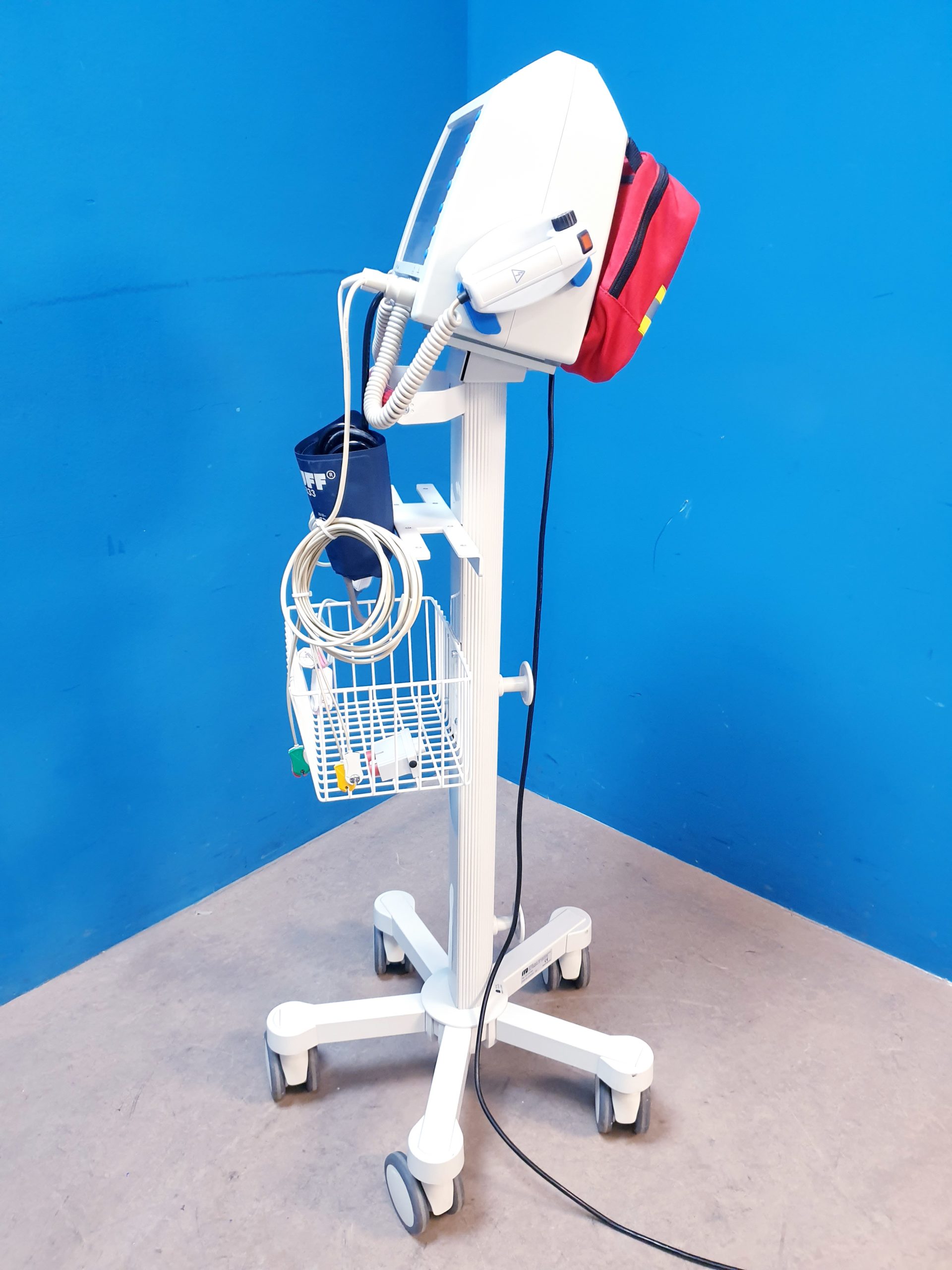 Schiller Defigrad 5000 – Defibrillator – auf fahrbarem Gestell thumbnail 9