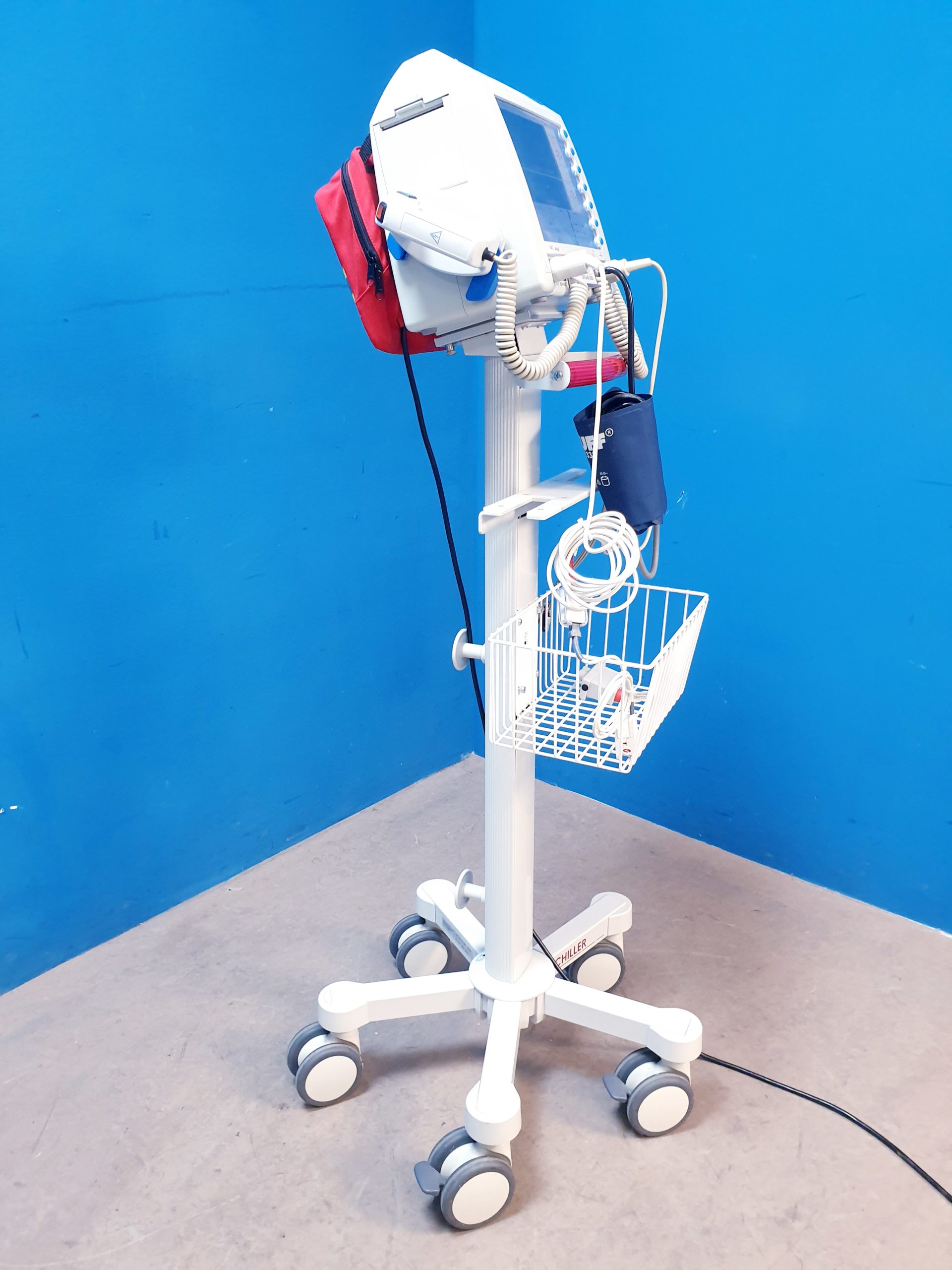 Schiller Defigrad 5000 – Defibrillator – auf fahrbarem Gestell thumbnail 10