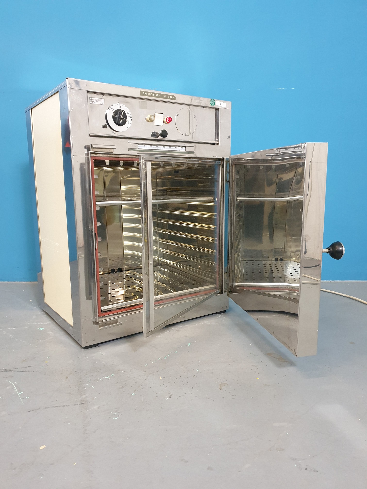Memmert TV 30 b // TV30b – Trockenschrank / Wärmeofen / Inkubator – 1400W – 220°C thumbnail 2
