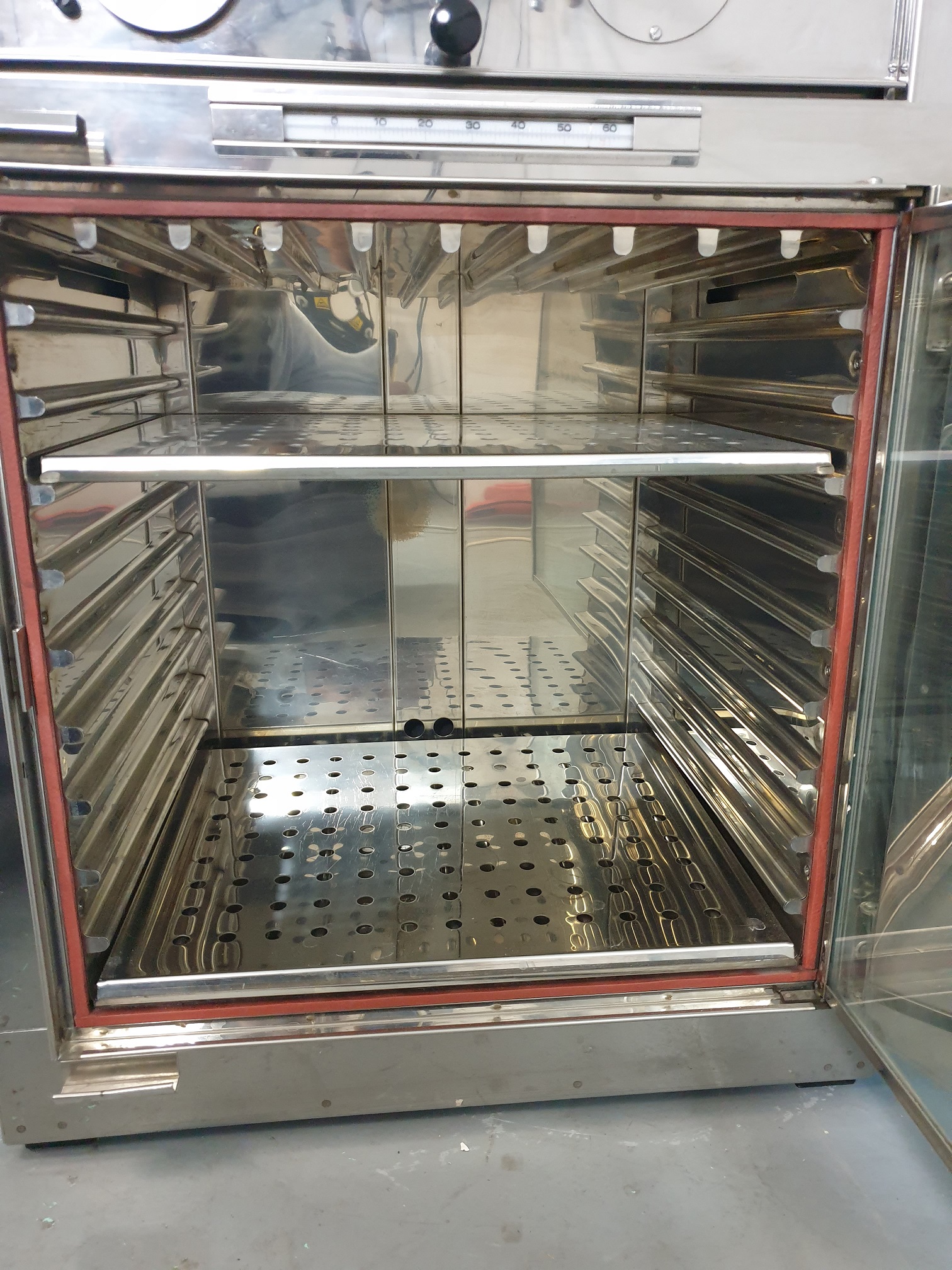 Memmert TV 30 b // TV30b – Trockenschrank / Wärmeofen / Inkubator – 1400W – 220°C thumbnail 3