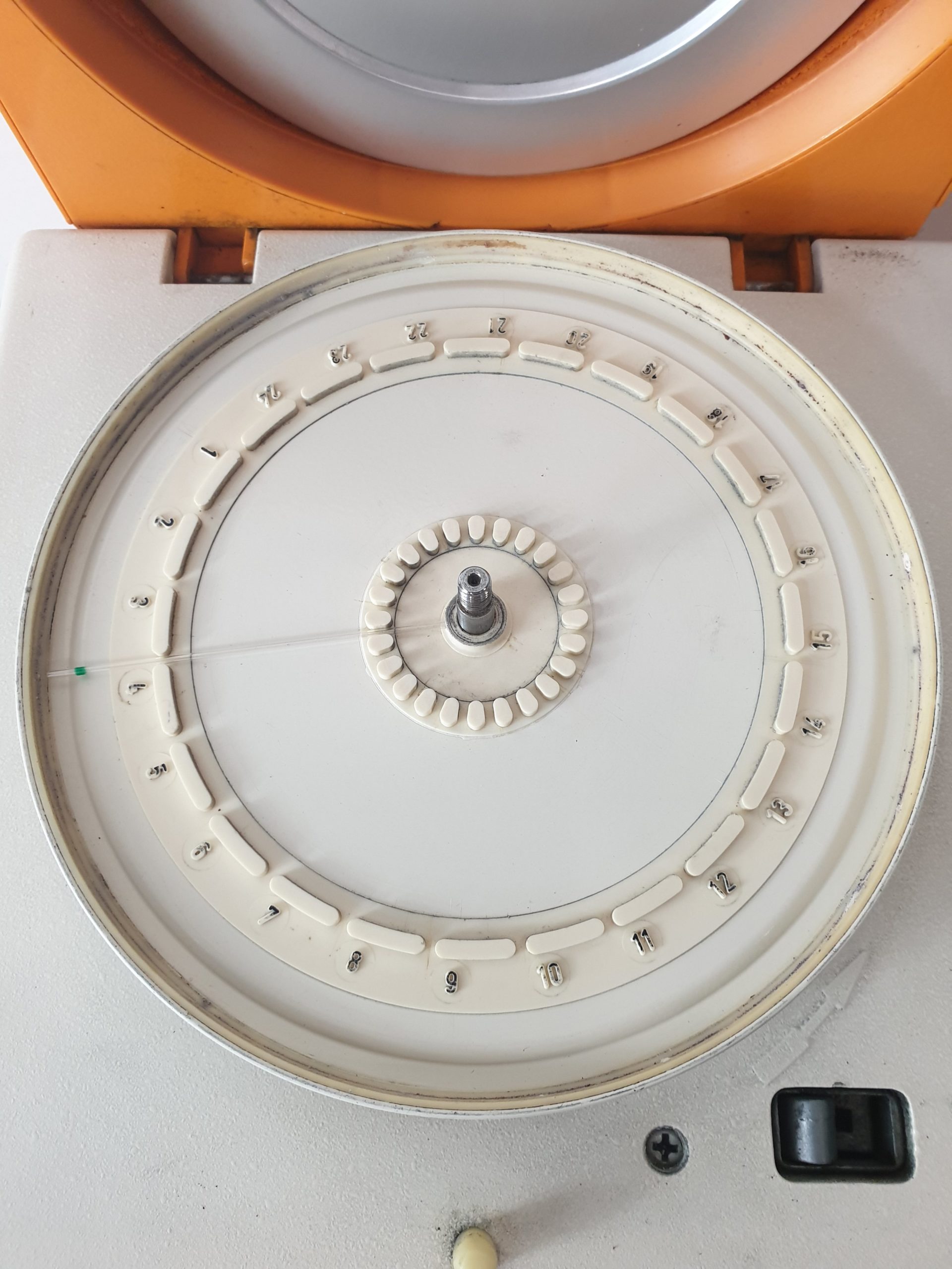 Hettich Haematokrit 2010 Zentrifuge — image 1 of 3
