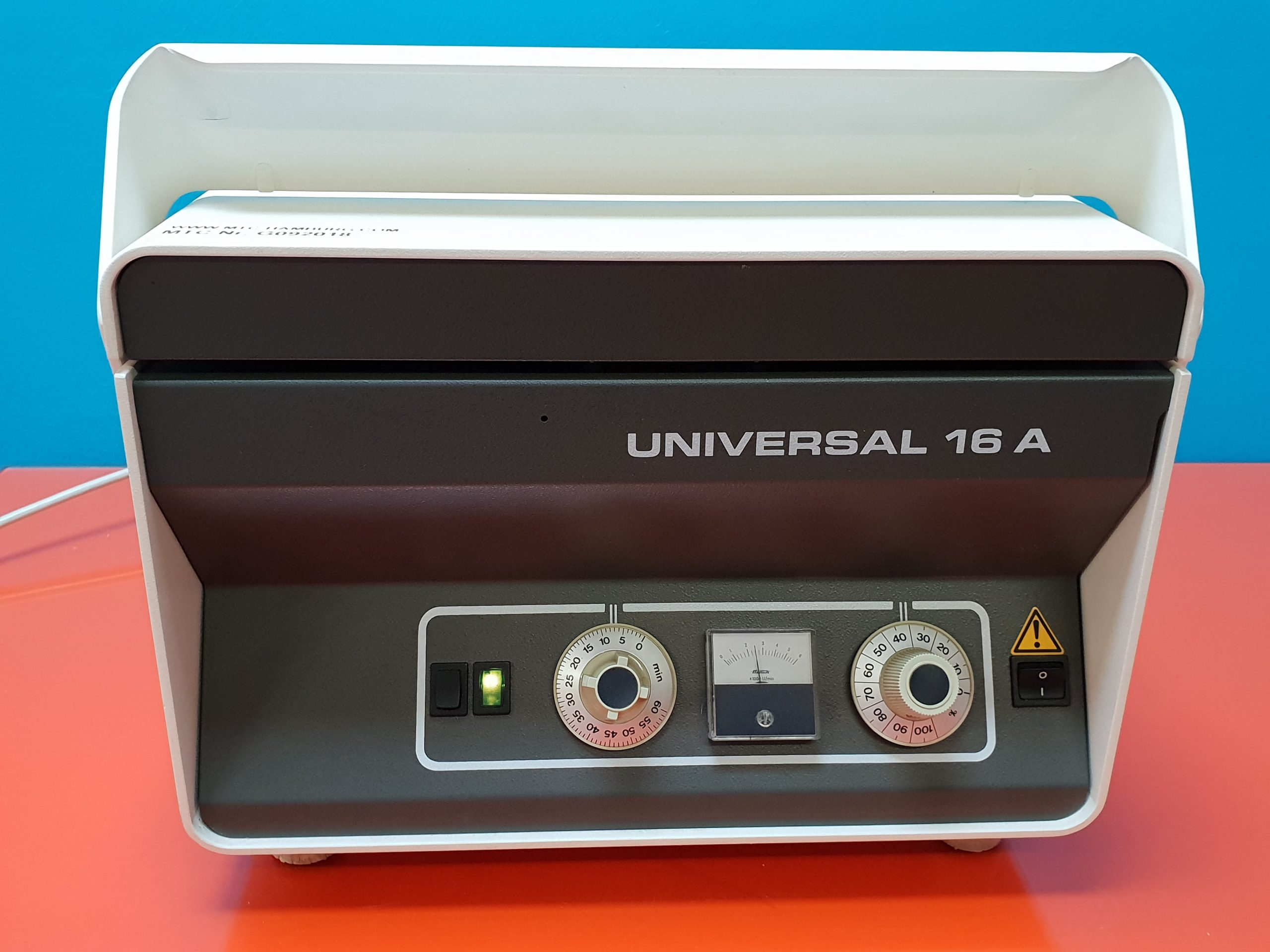 HETTICH UNIVERSAL 16A // 16 A Zentrifuge 12 X 25g 5000 U/mn — image 1 of 5