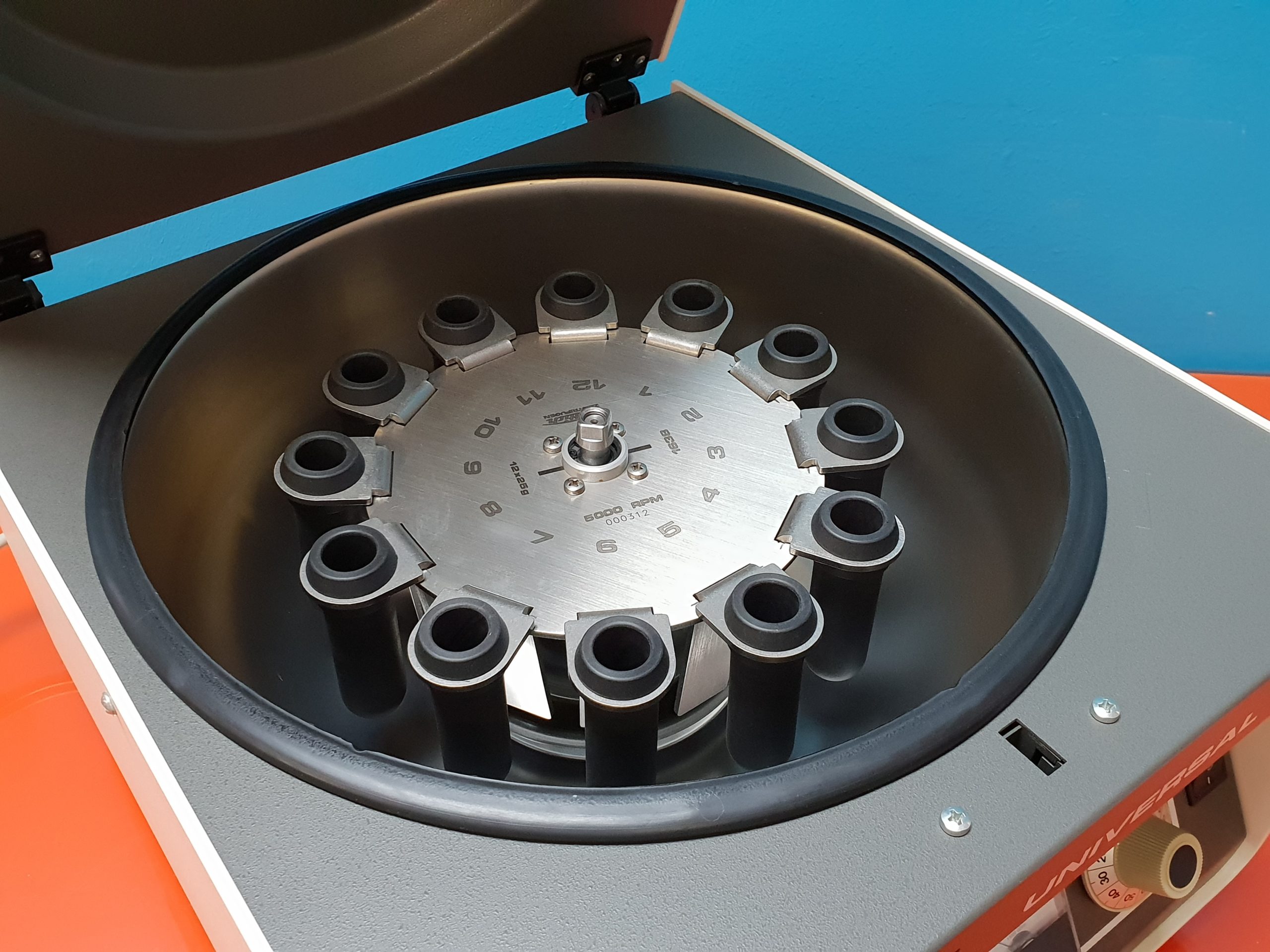HETTICH UNIVERSAL 16A // 16 A Zentrifuge 12 X 25g 5000 U/mn thumbnail 4