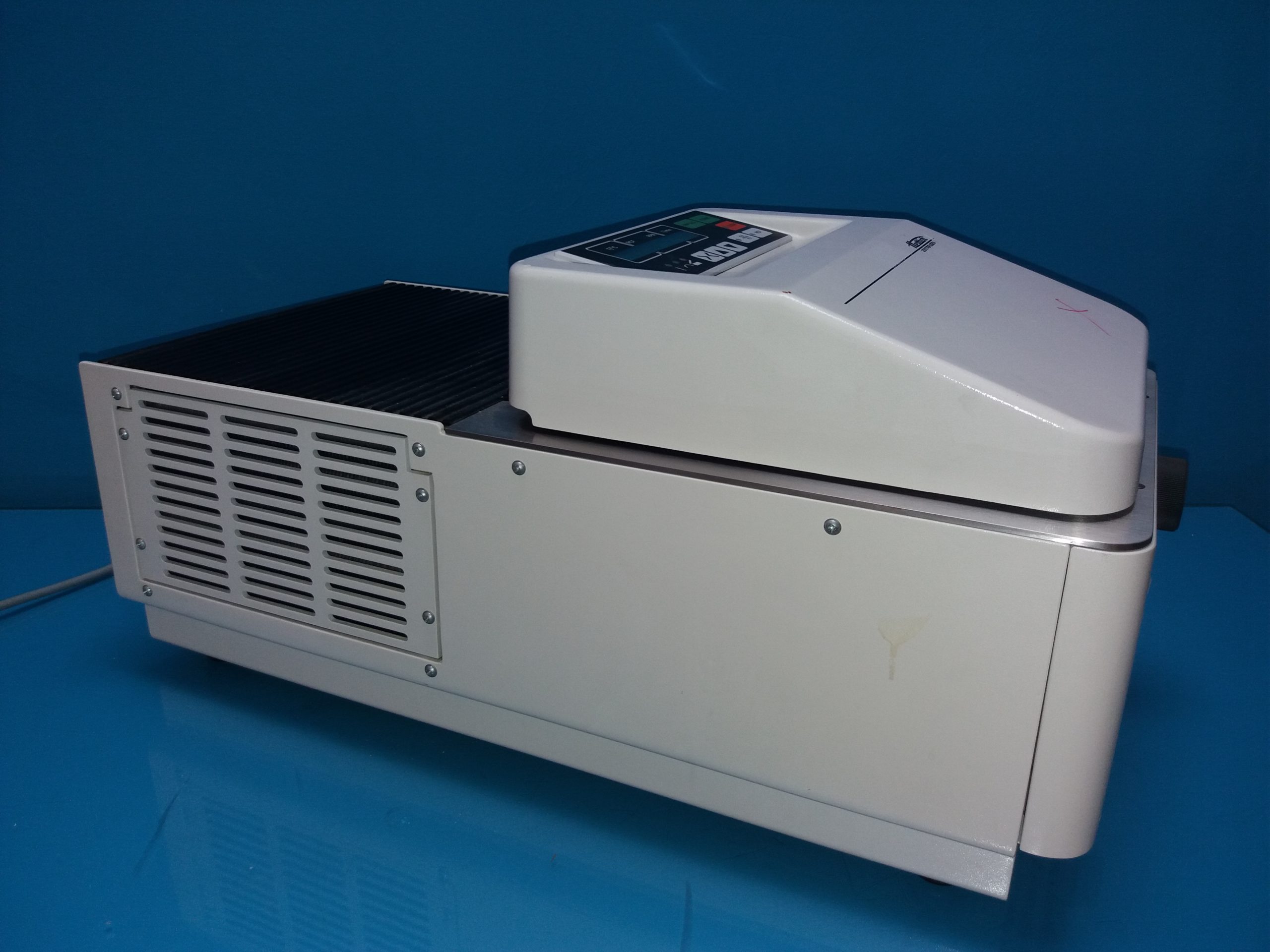Hettich EBA 12 R 12 R 1002 Kühlzentrifuge // Refrigerated Centrifuge with rotor — image 1 of 5