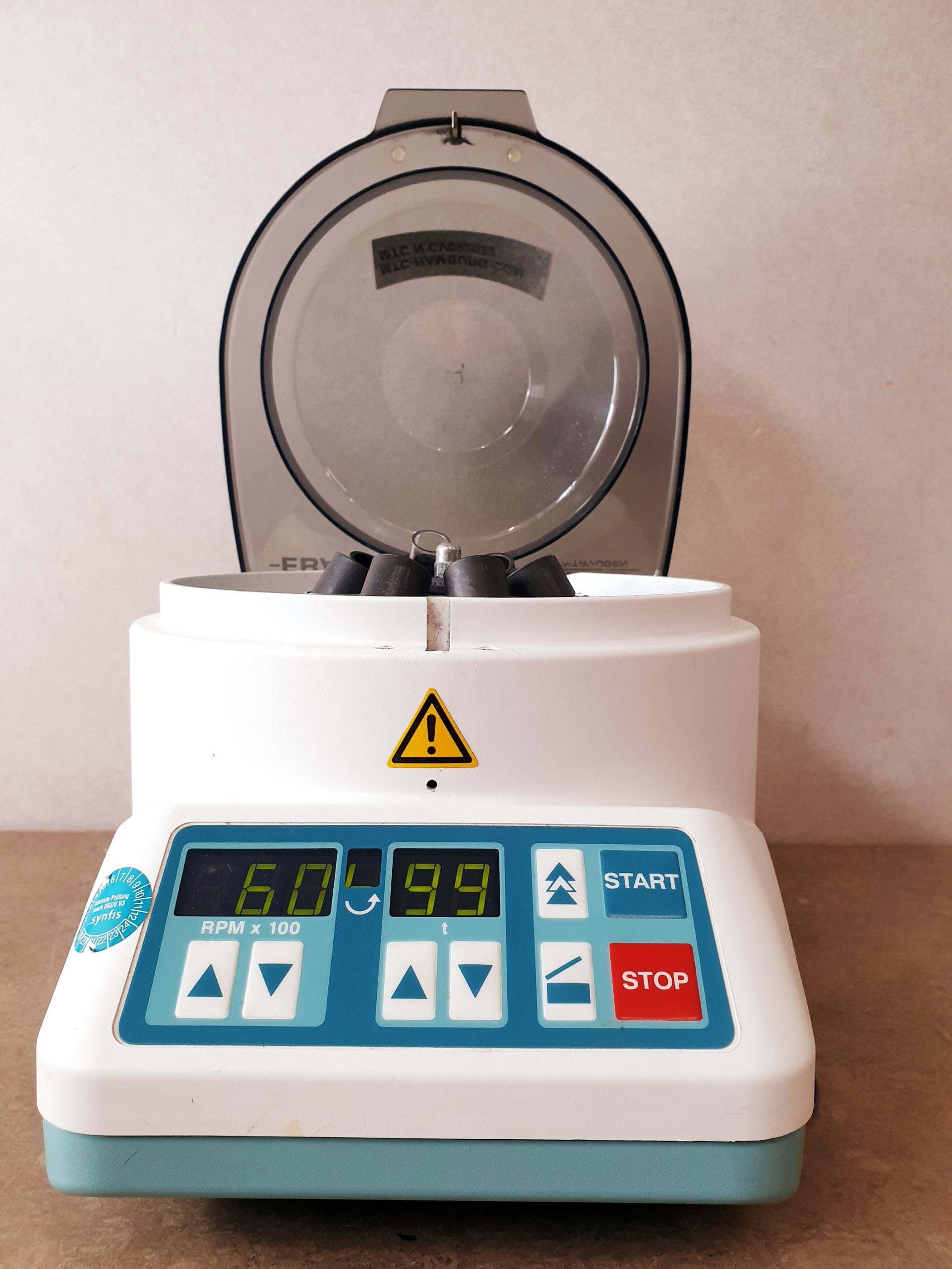 Hettich Zentrifuge EBA 20// EBA20 , Kleinzentrifuge, Tischzentrifuge — image 1 of 5