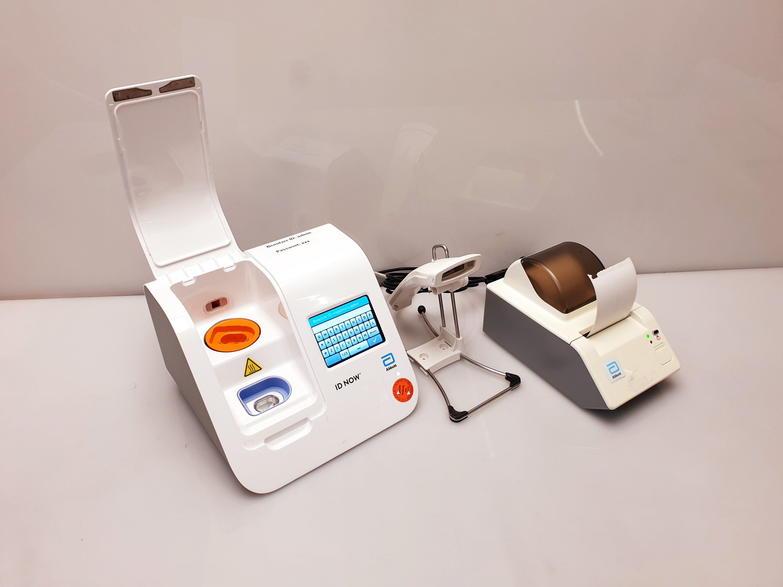 Abbott ID NOW Immuntest-Analysegerät — image 1 of 15