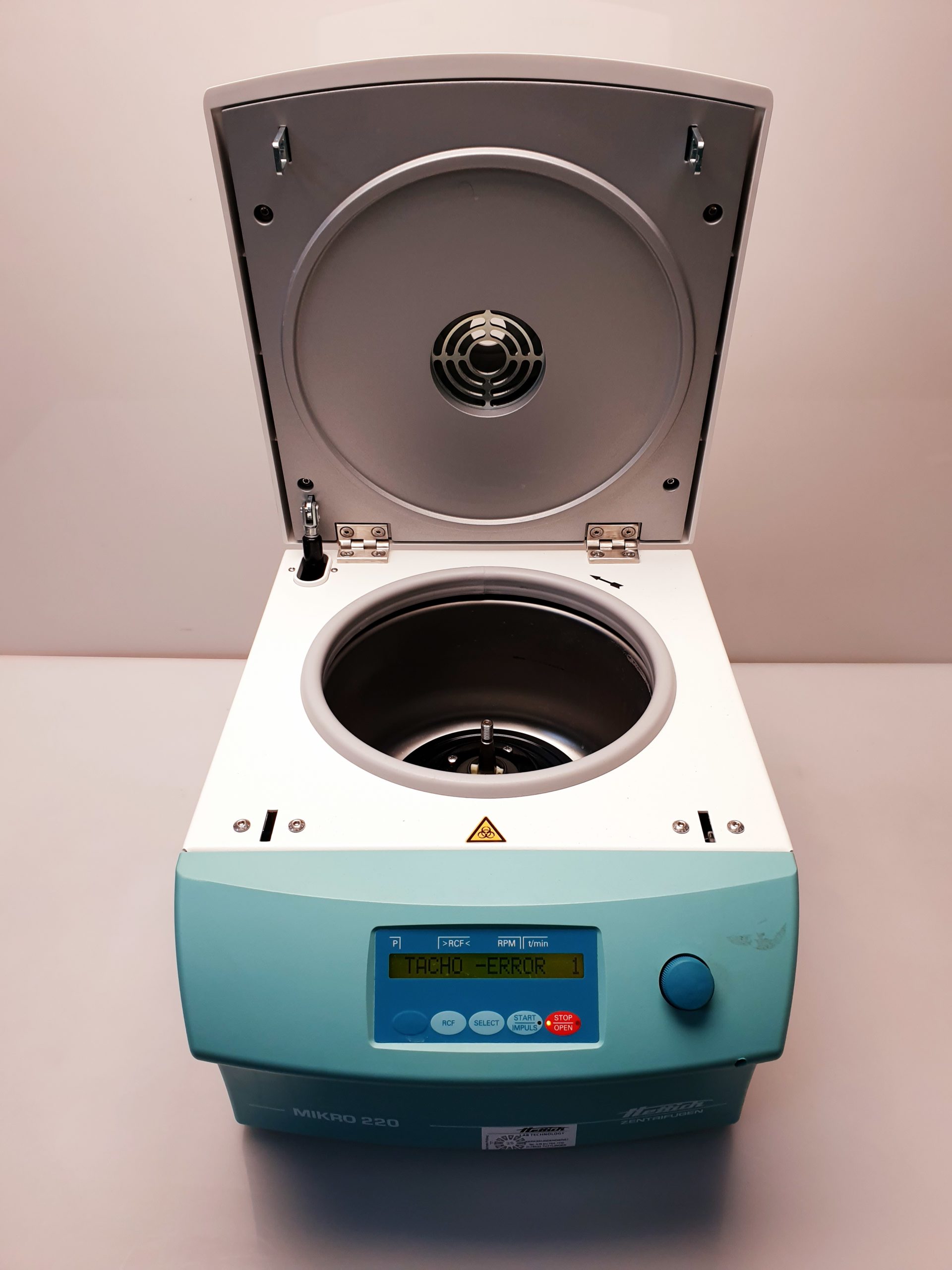 Hettich MIKRO 220 – Zentrifuge – Defekt – Ohne Rotor thumbnail 3