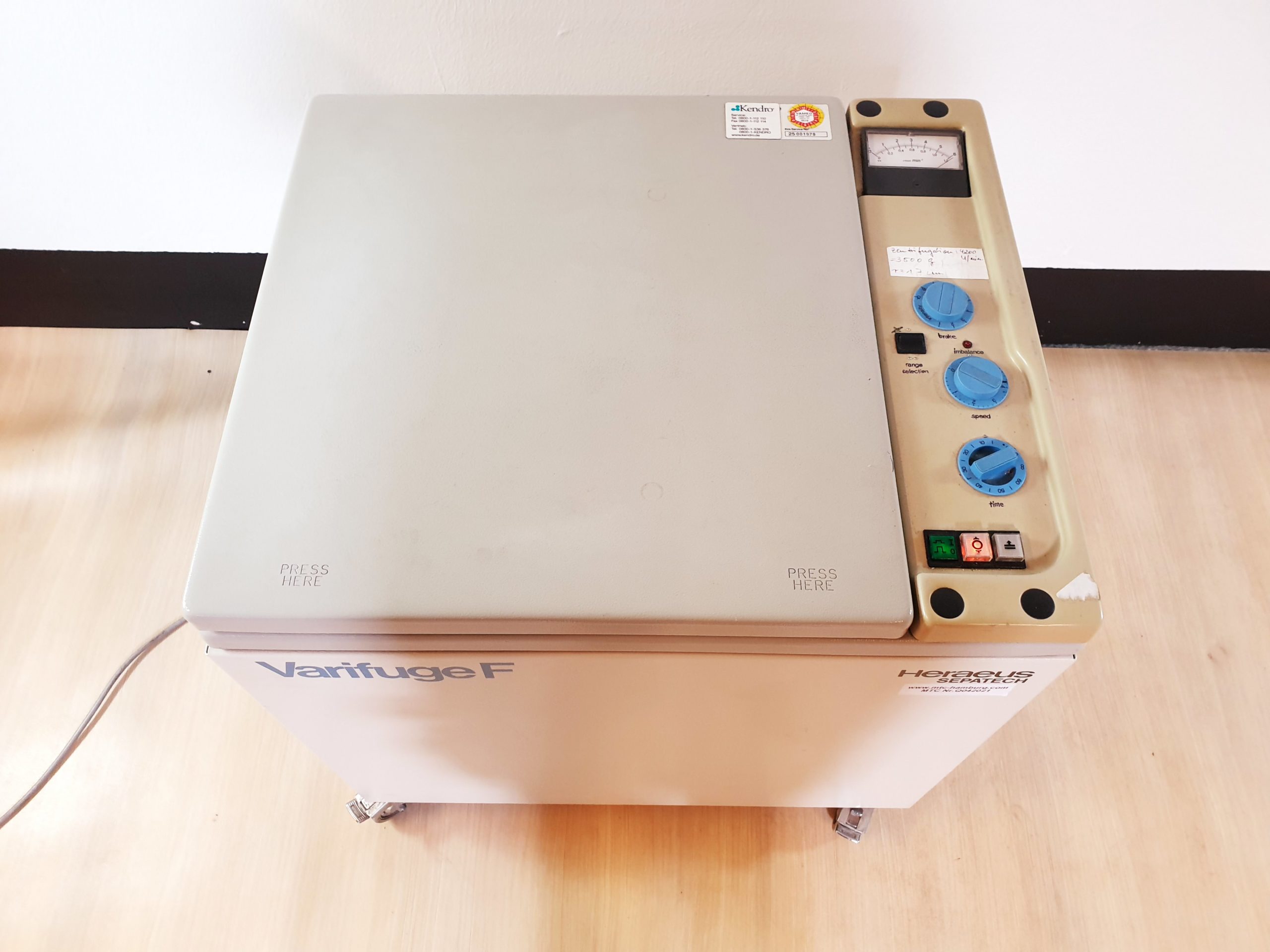 HERAEUS SEPATECH VARIFUGE F Kühlzentrifuge mit Rotor thumbnail 2