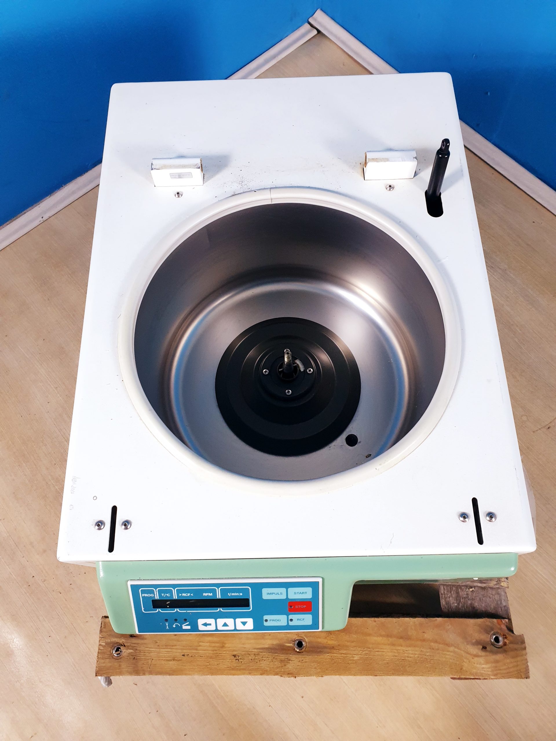 Hettich 1710 Rotina 35 R Kühl Tischzentrifuge, Zentrifuge – DEFEKT — image 1 of 4