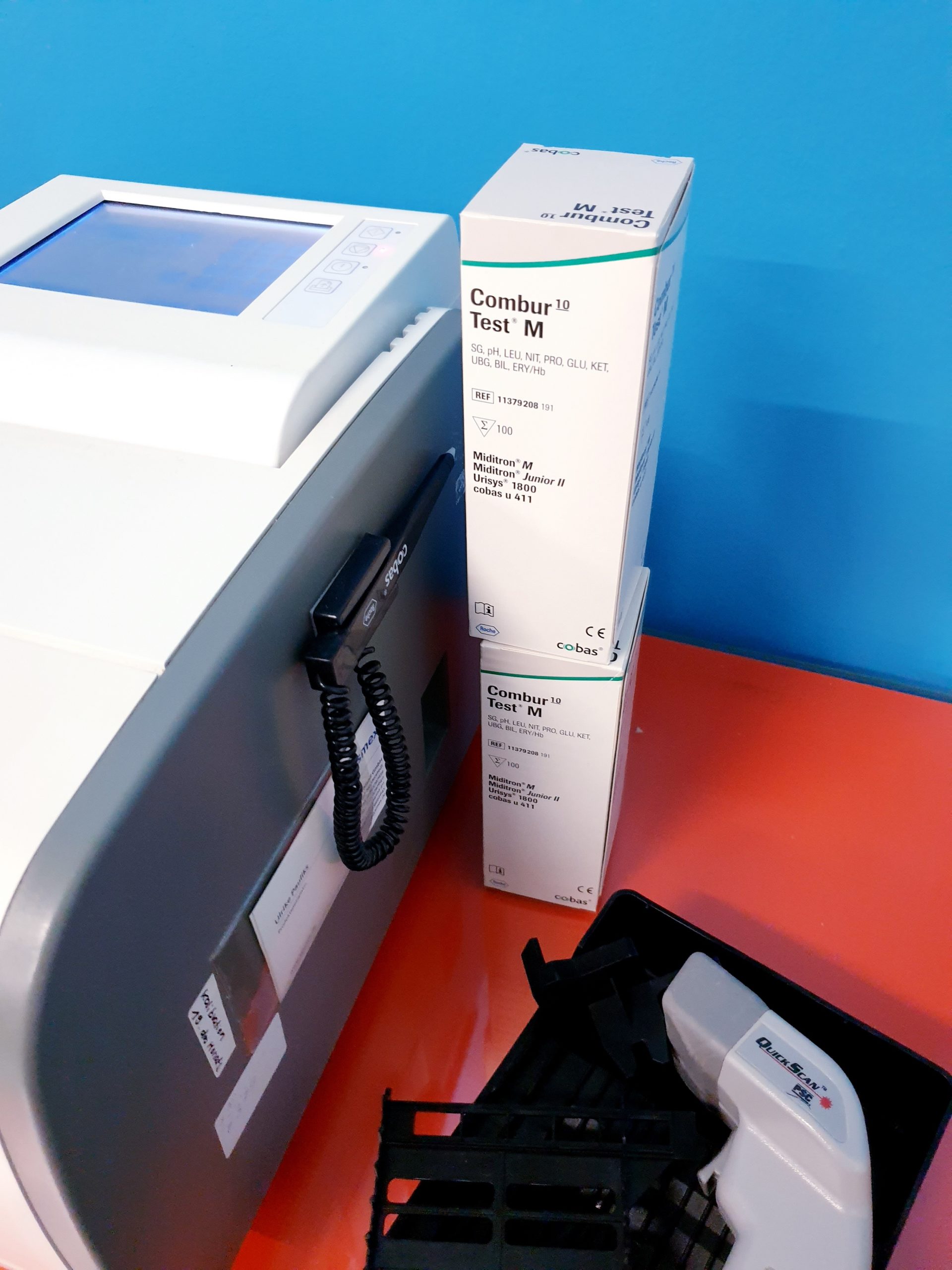 Roche Cobas U 411 // U411 Halbautomatischer Urin-Analysator — image 1 of 5