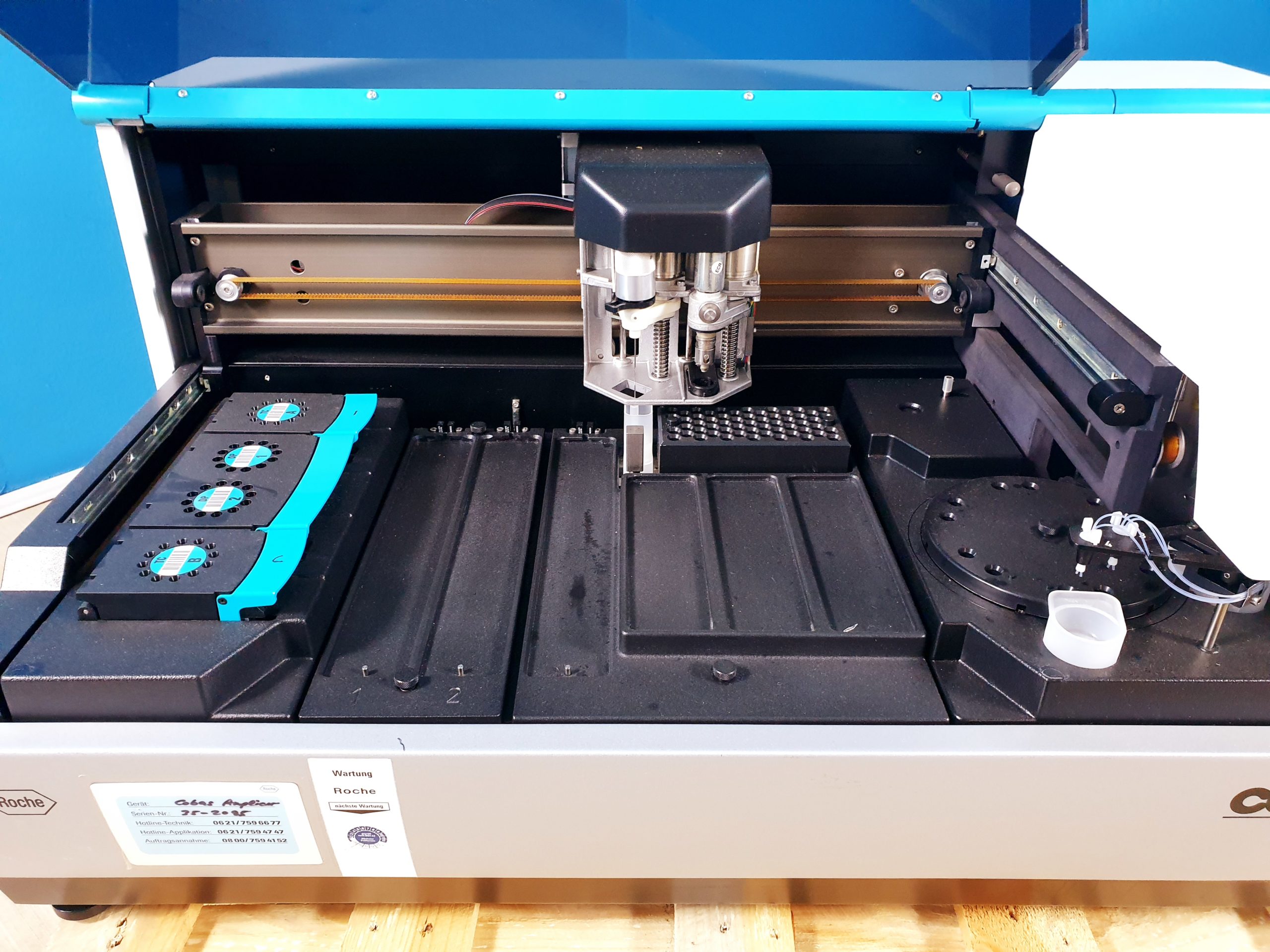 Roche COBAS AMPLICOR Amplification and Detection System RNA + DNA thumbnail 4
