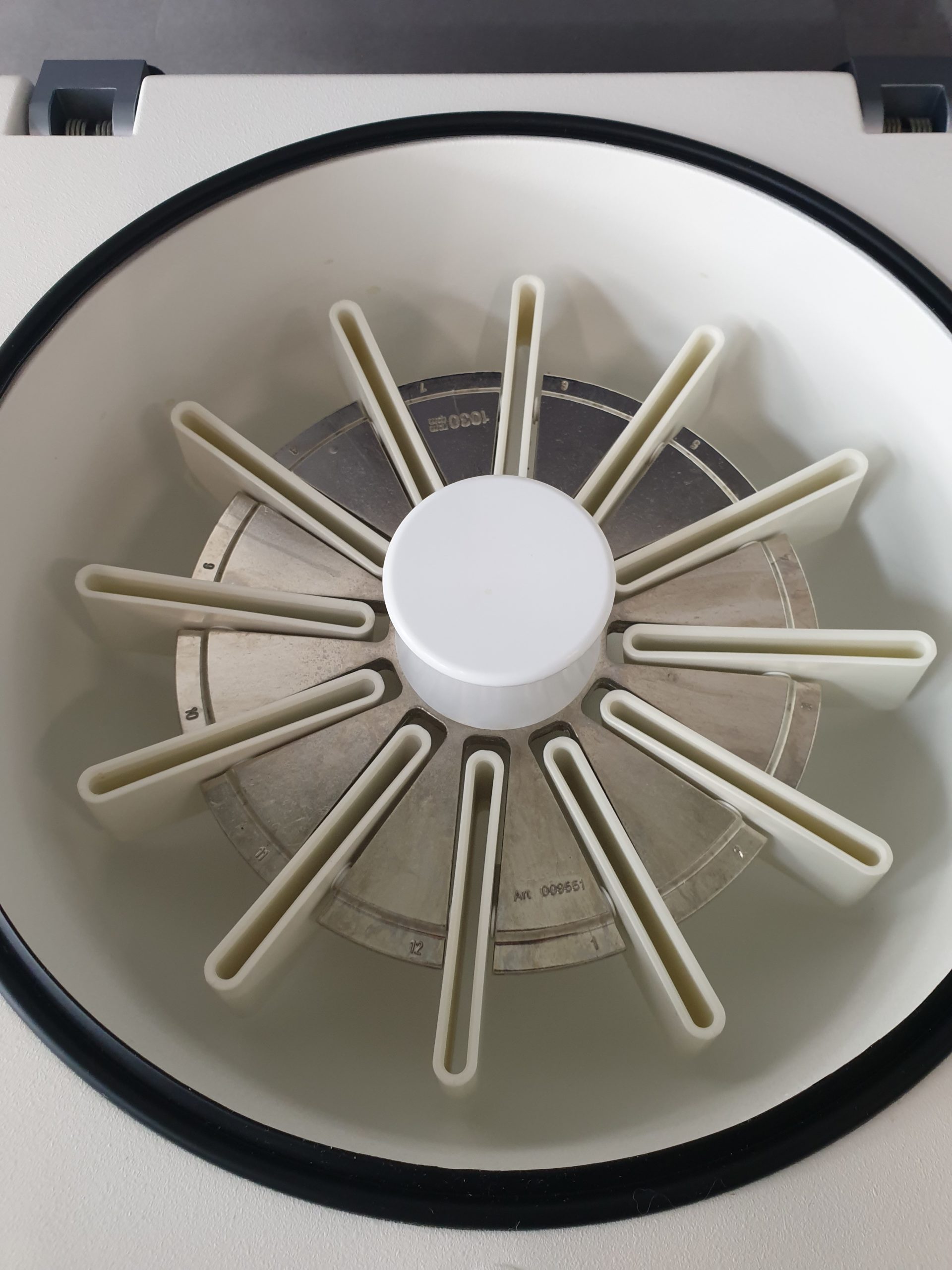 DiaMed-ID – ID-Centrifuge 12 S II Zentrifuge — image 1 of 4