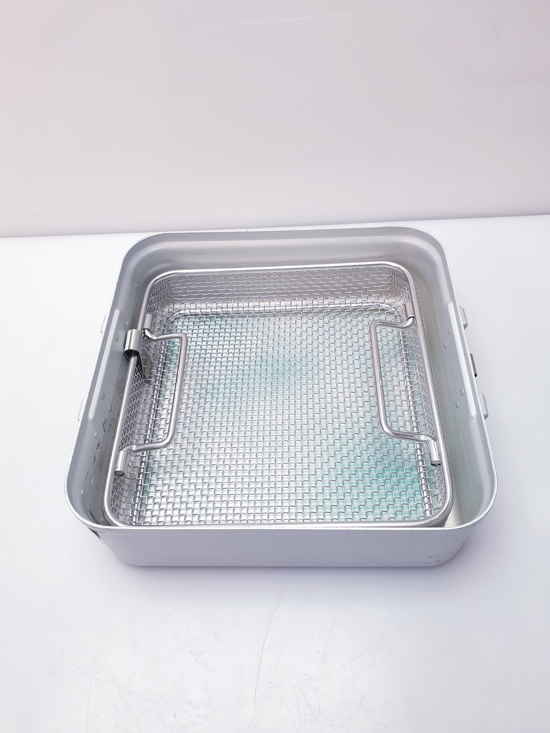 Steriboxen Sterikontainer – Sterilisationsbehälter ca 27 x 27 x 8,5 — image 1 of 7