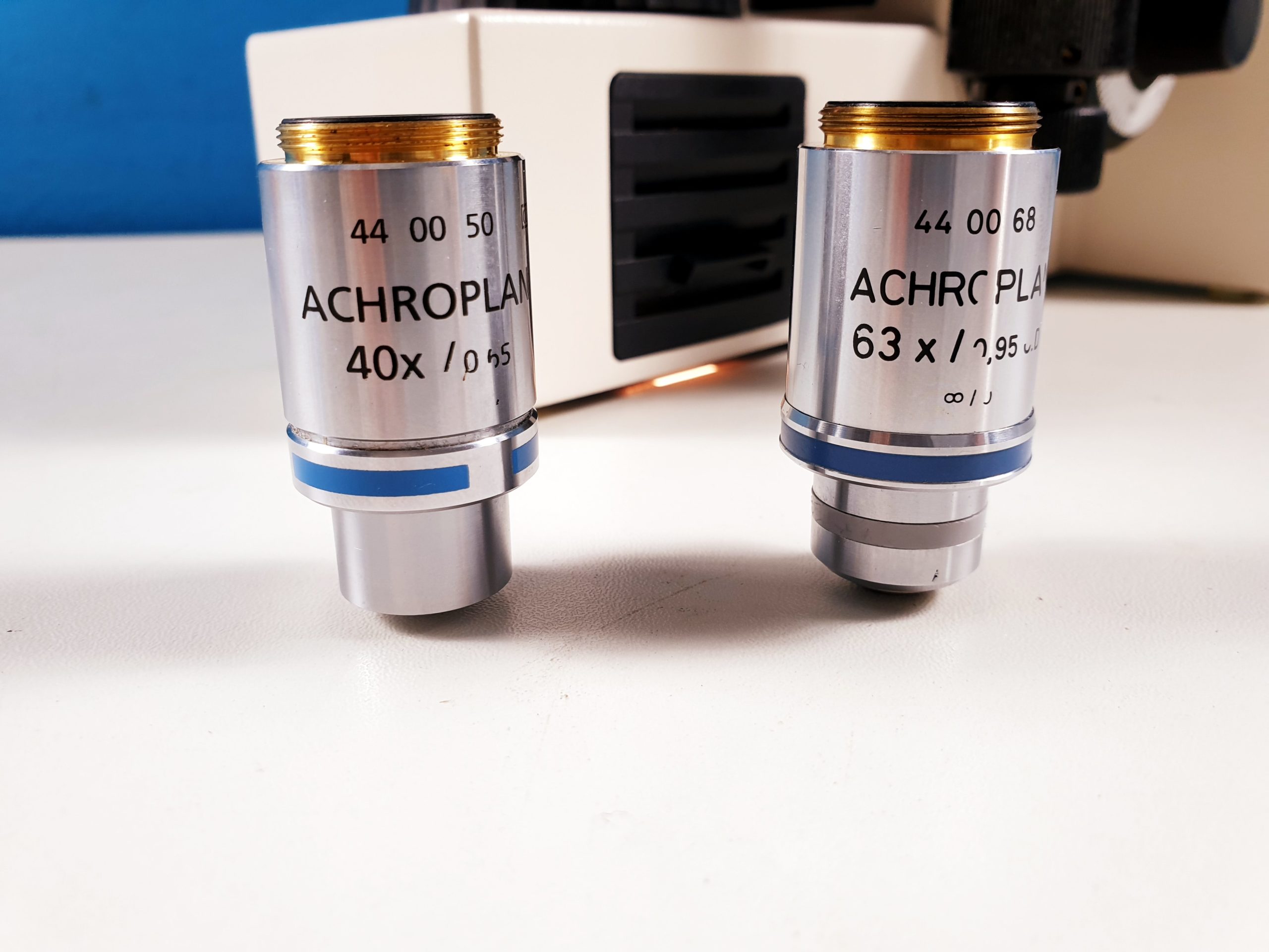 Zeiss Axiolab re 450905 Mikroskop 44 42 32 10 x Achroplan 40x + Achroplan 63x thumbnail 2