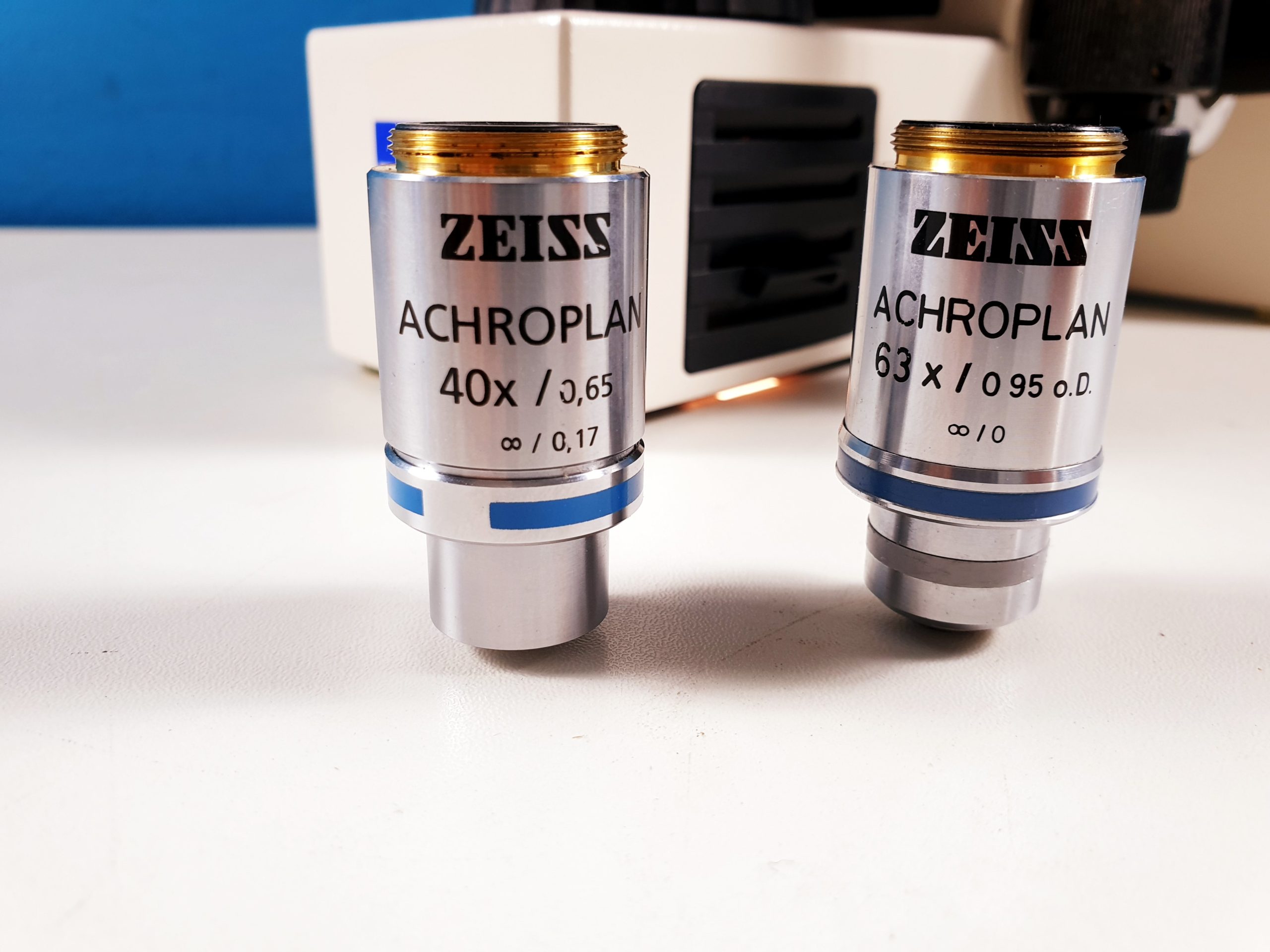Zeiss Axiolab re 450905 Mikroskop 44 42 32 10 x Achroplan 40x + Achroplan 63x thumbnail 3