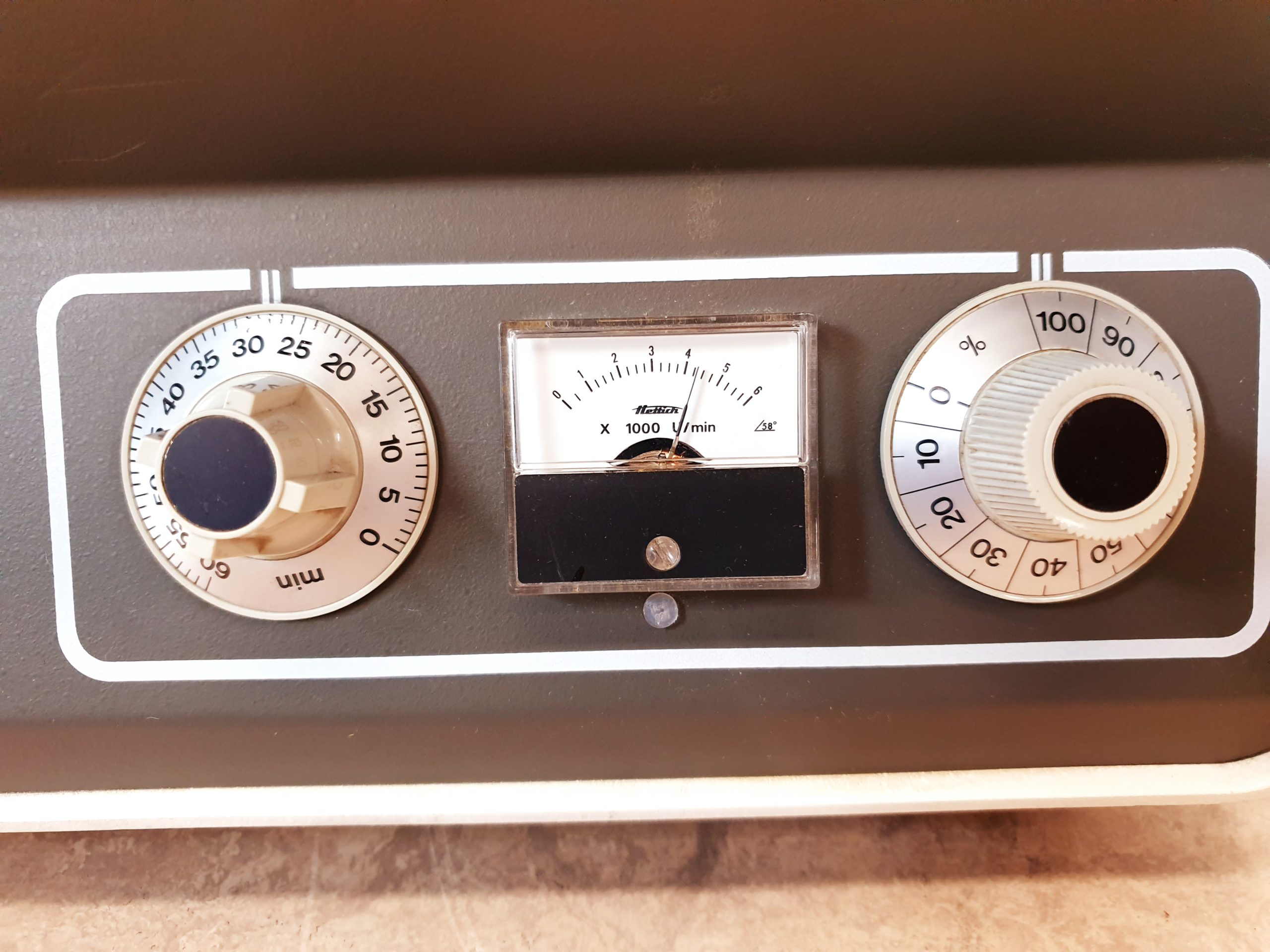 Hettich Universal 1200 Tischzentrifuge Zentrifuge — image 1 of 6