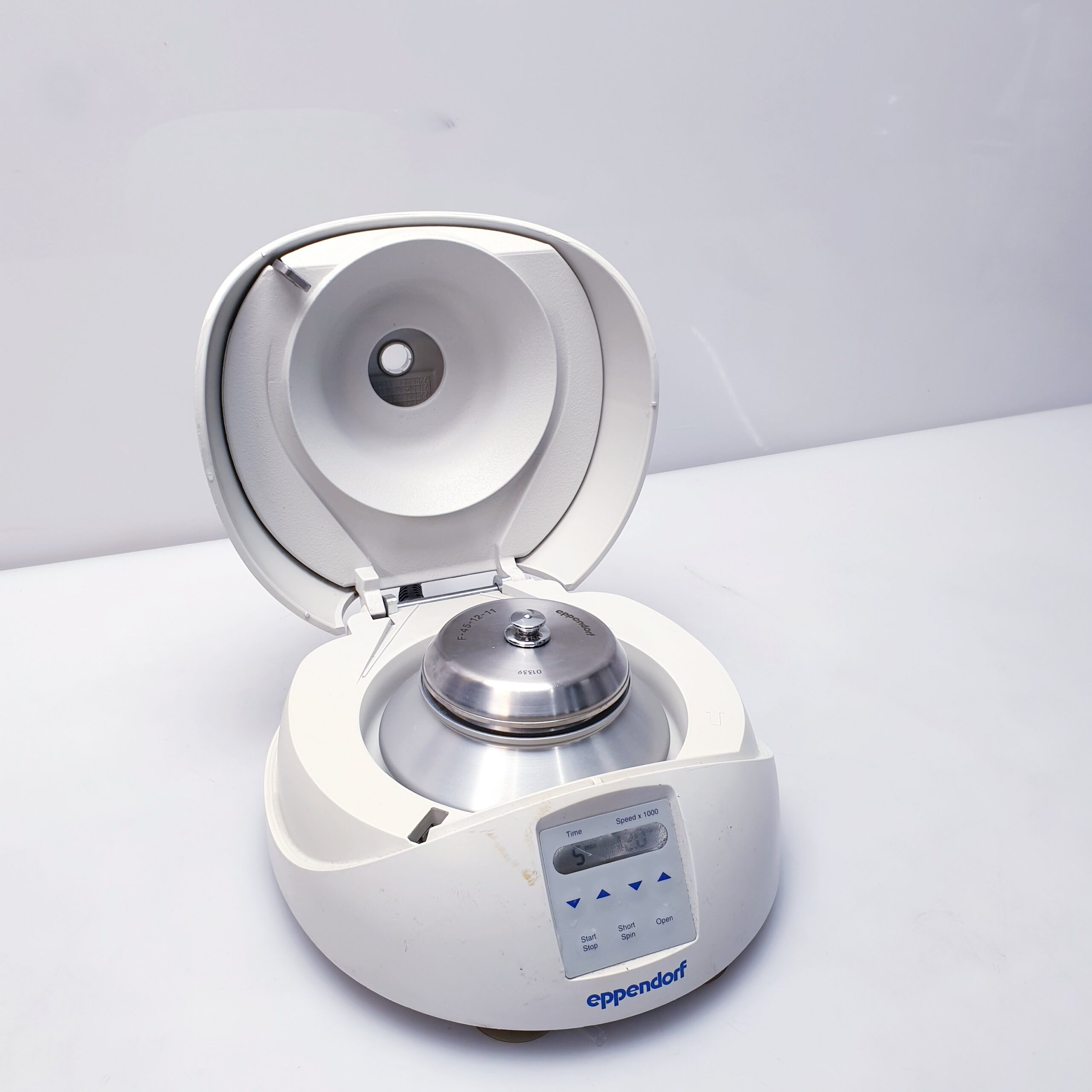 Eppendorf MiniSpin Zentrifuge thumbnail 3