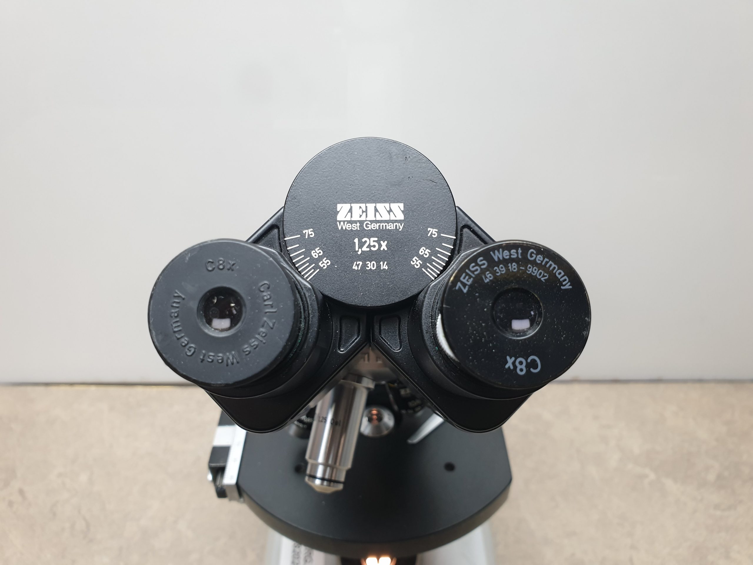 Carl Zeiss Mikroskop — image 1 of 8