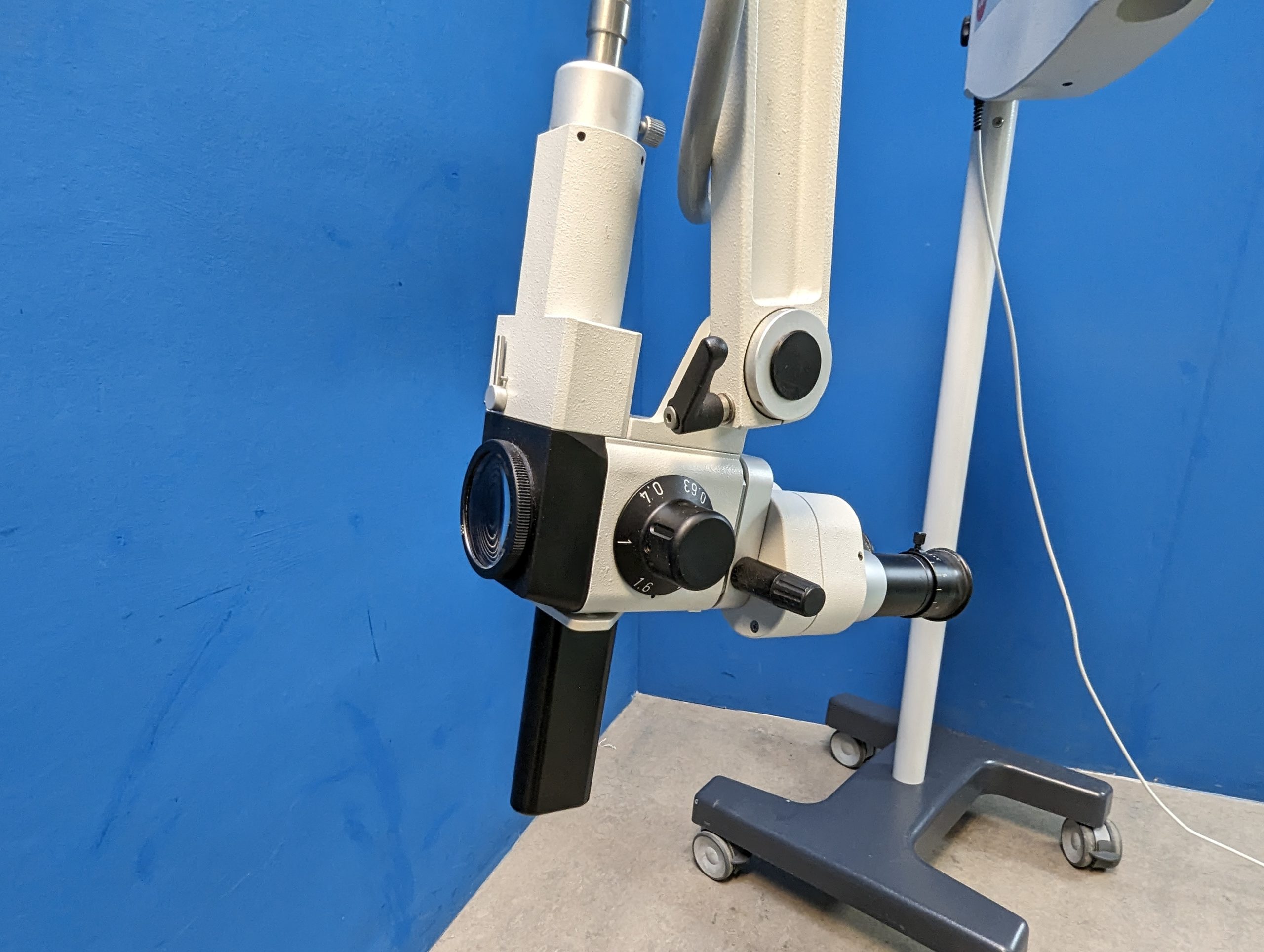 Karl Kaps Surgical SOM 62 Microscope with 2 x WF12,5xV Eyepieces thumbnail 12