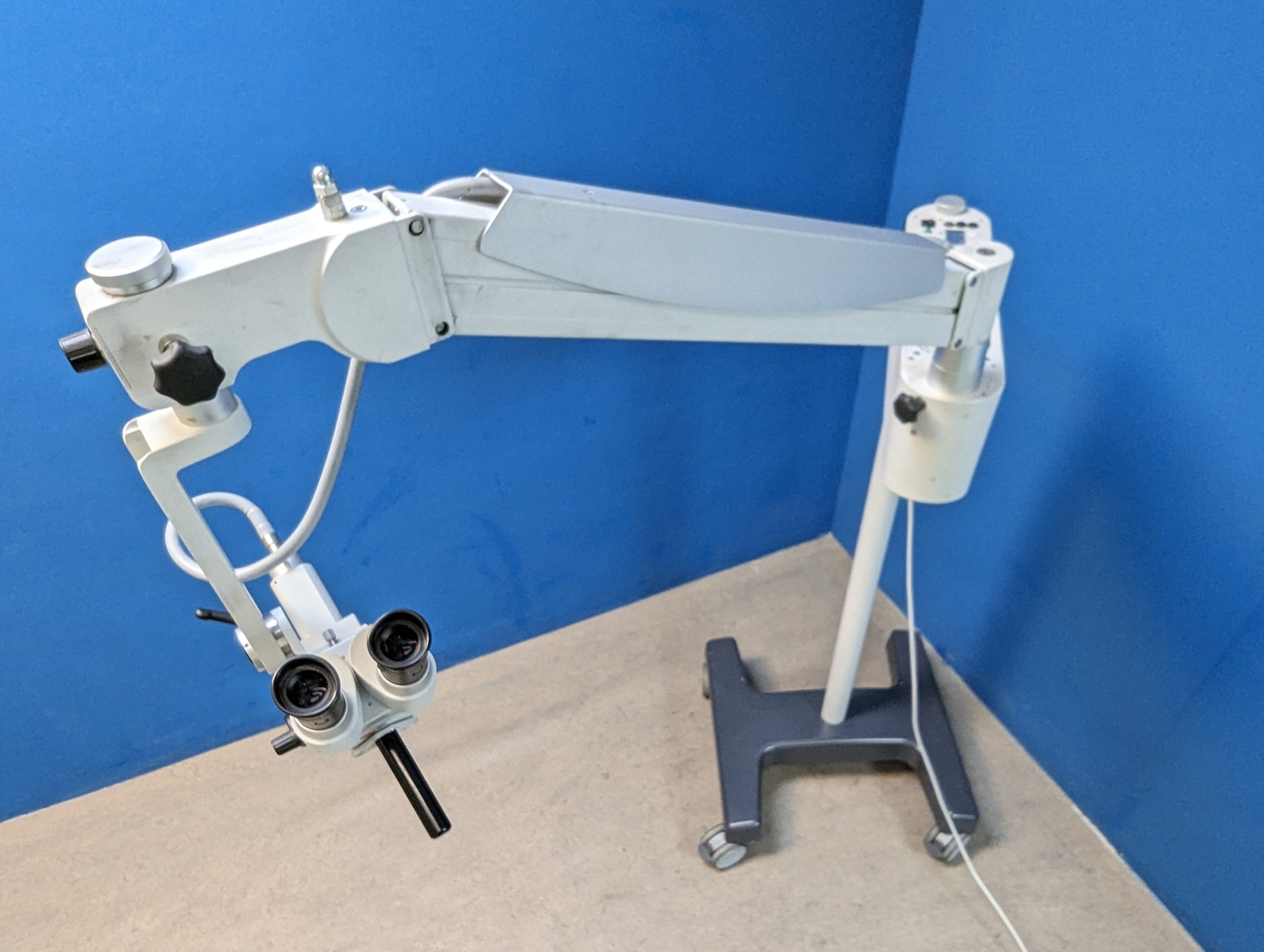 Karl Kaps Surgical SOM 62 Microscope with 2 x WF12,5xV Eyepieces thumbnail 22