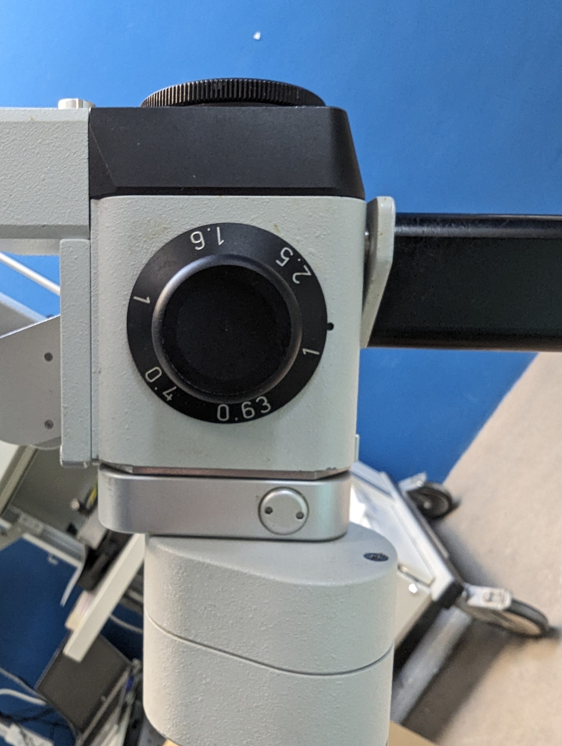 Karl Kaps Surgical SOM 62 Microscope with 2 x WF12,5xV Eyepieces thumbnail 26