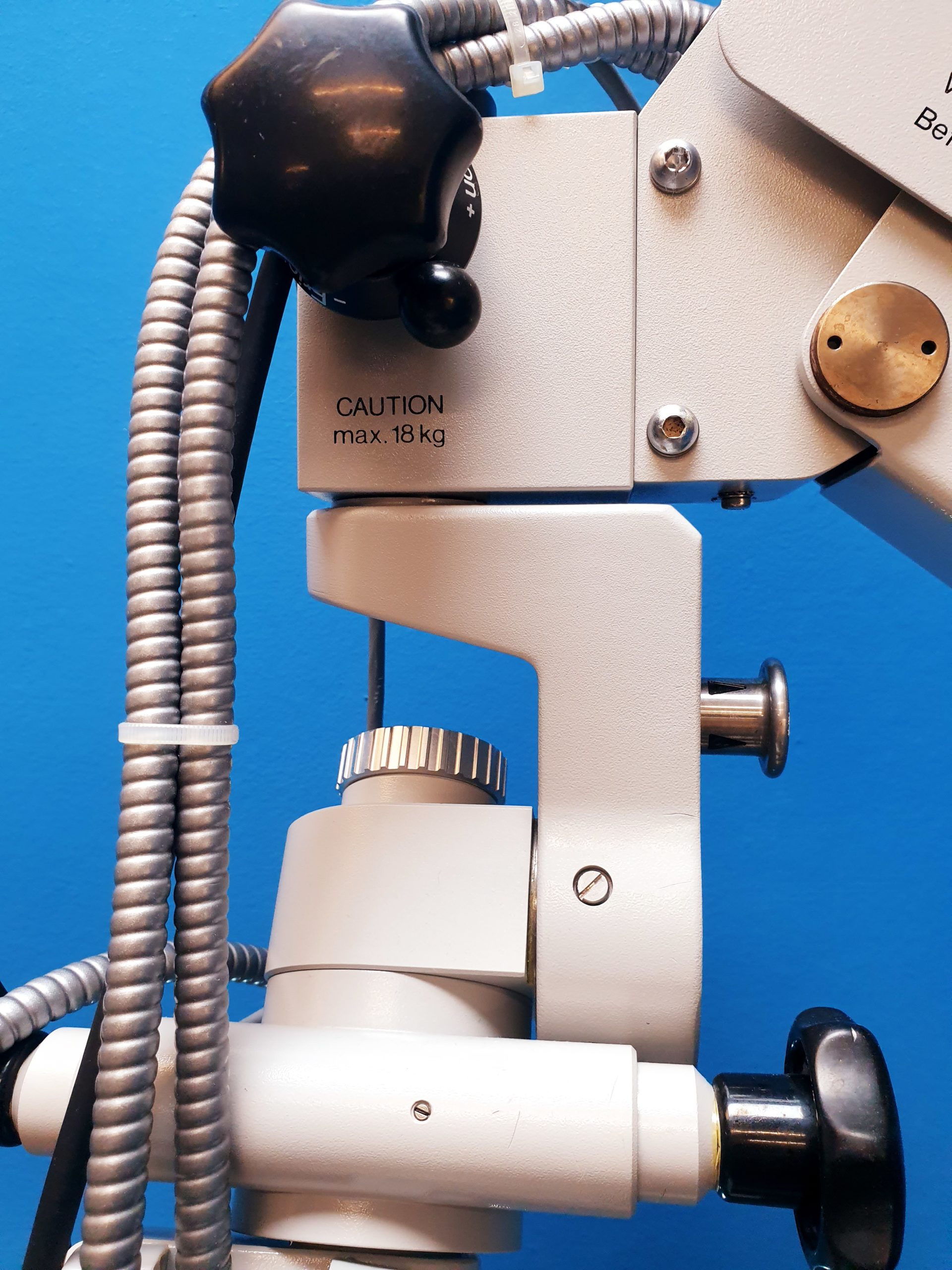 Carl Zeiss Opmi MD auf S3 Stativ – mit mitbeobachter thumbnail 9