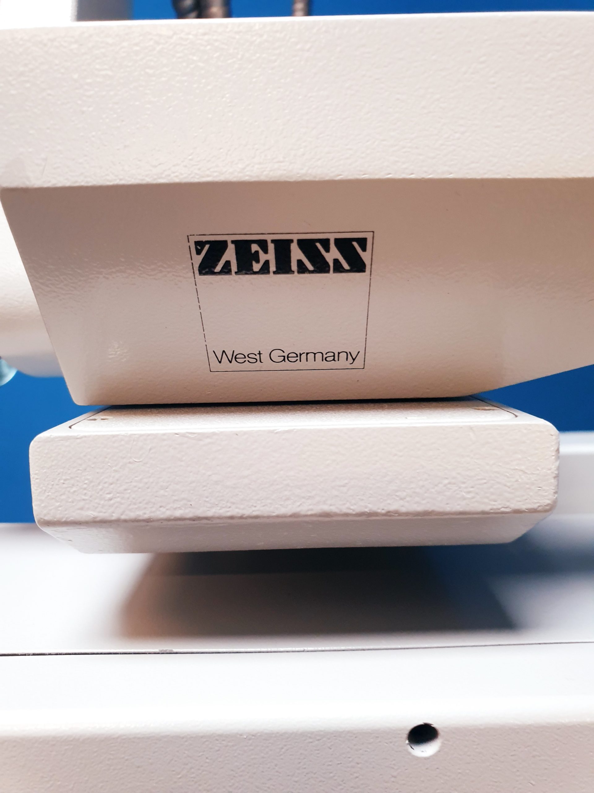 Carl Zeiss Opmi MD auf S3 Stativ – mit mitbeobachter thumbnail 10
