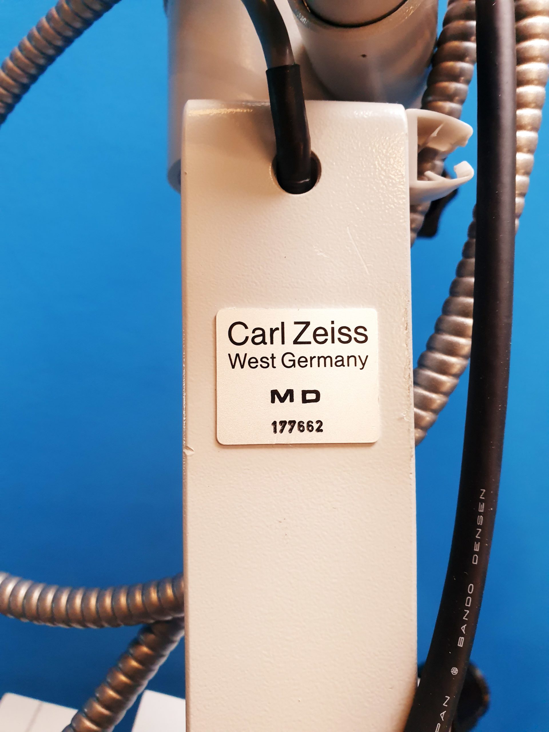 Carl Zeiss Opmi MD auf S3 Stativ – mit mitbeobachter thumbnail 11