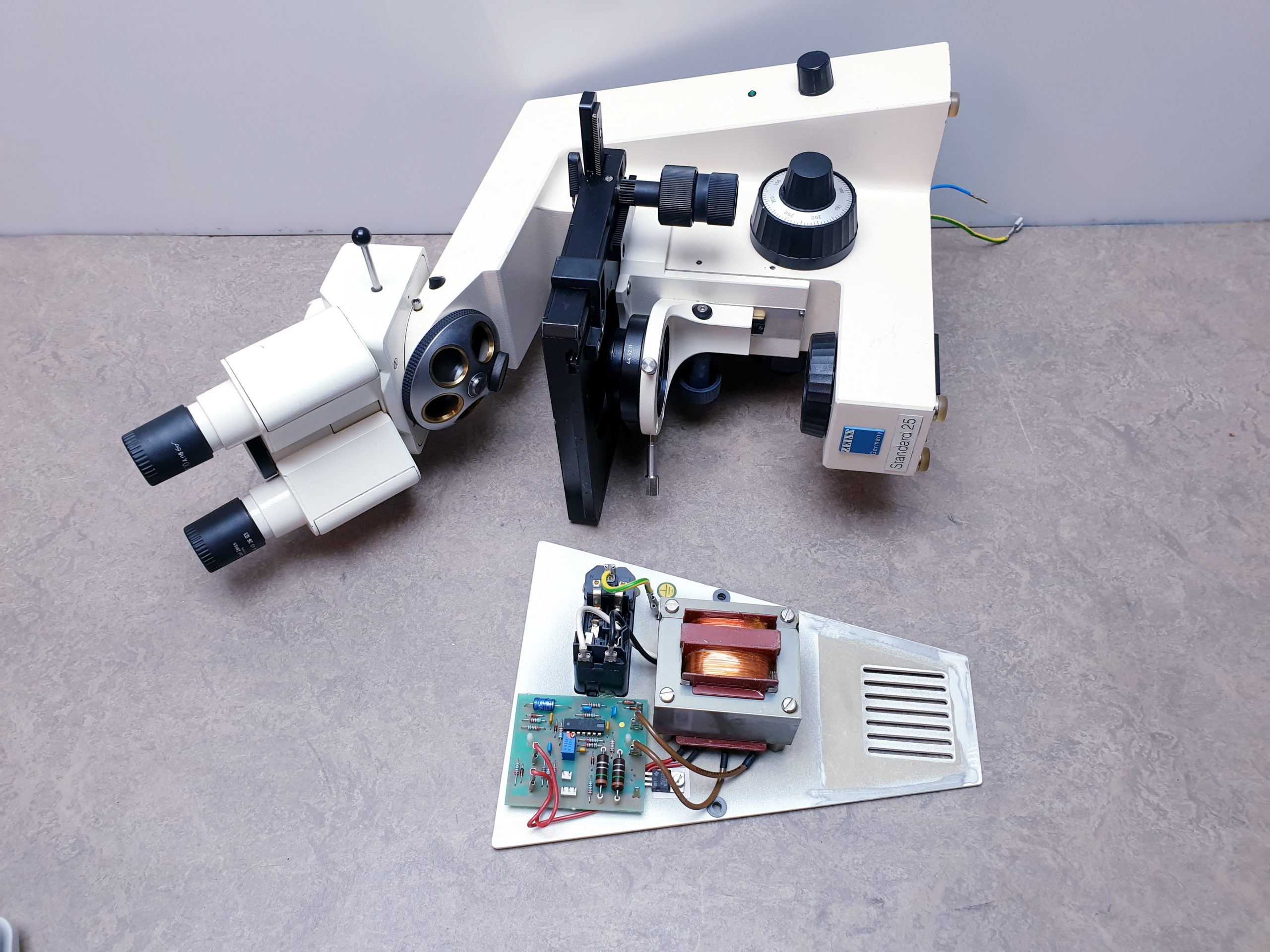 Carl Zeiss Standard 25 Mikroskop Defekt – Ersatzteilträger — image 1 of 13