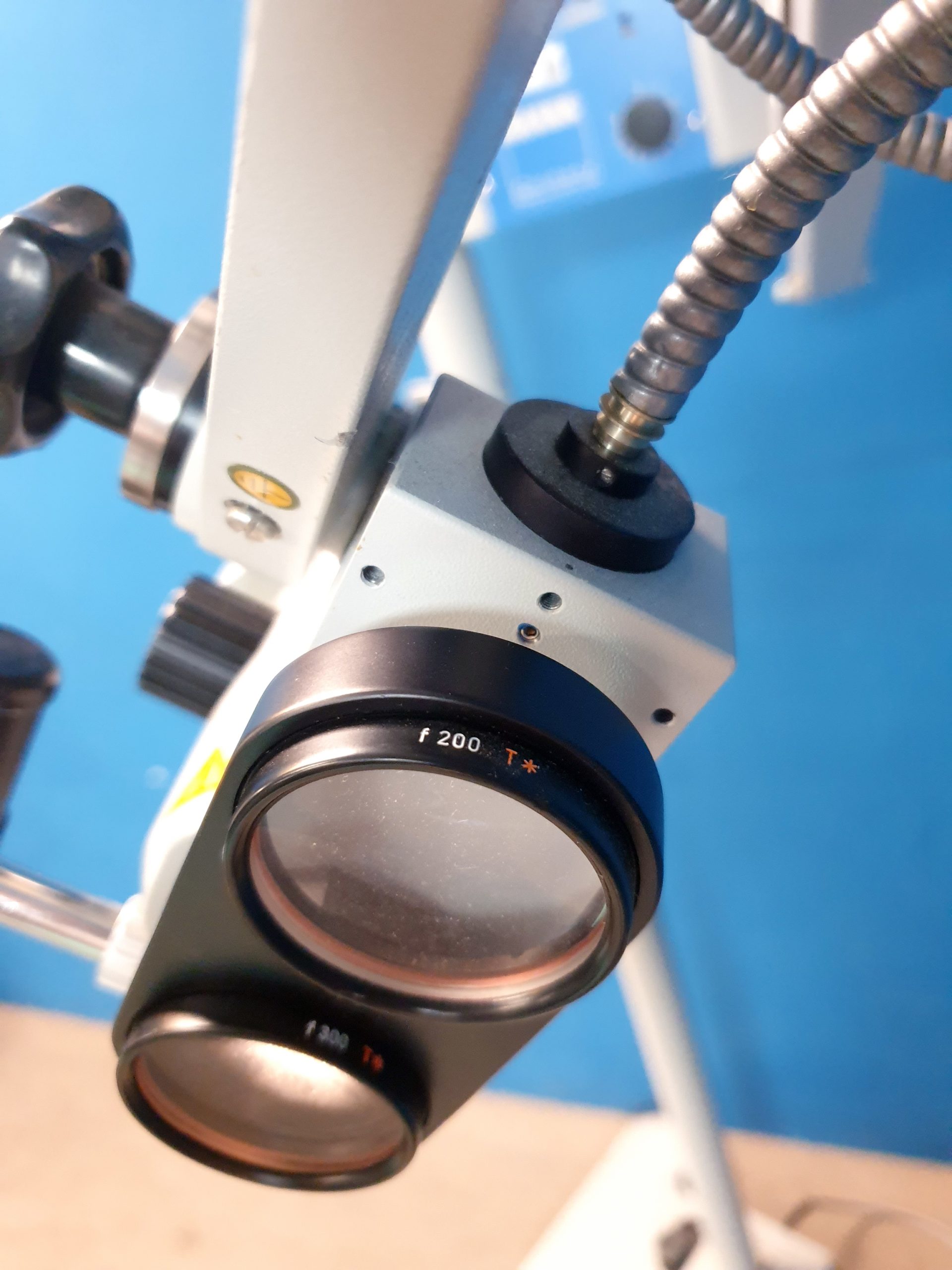 Zeiss OPMI-9-FC – f125 – 12.5 – f200 f300 auf fahrbarem Gestell thumbnail 10
