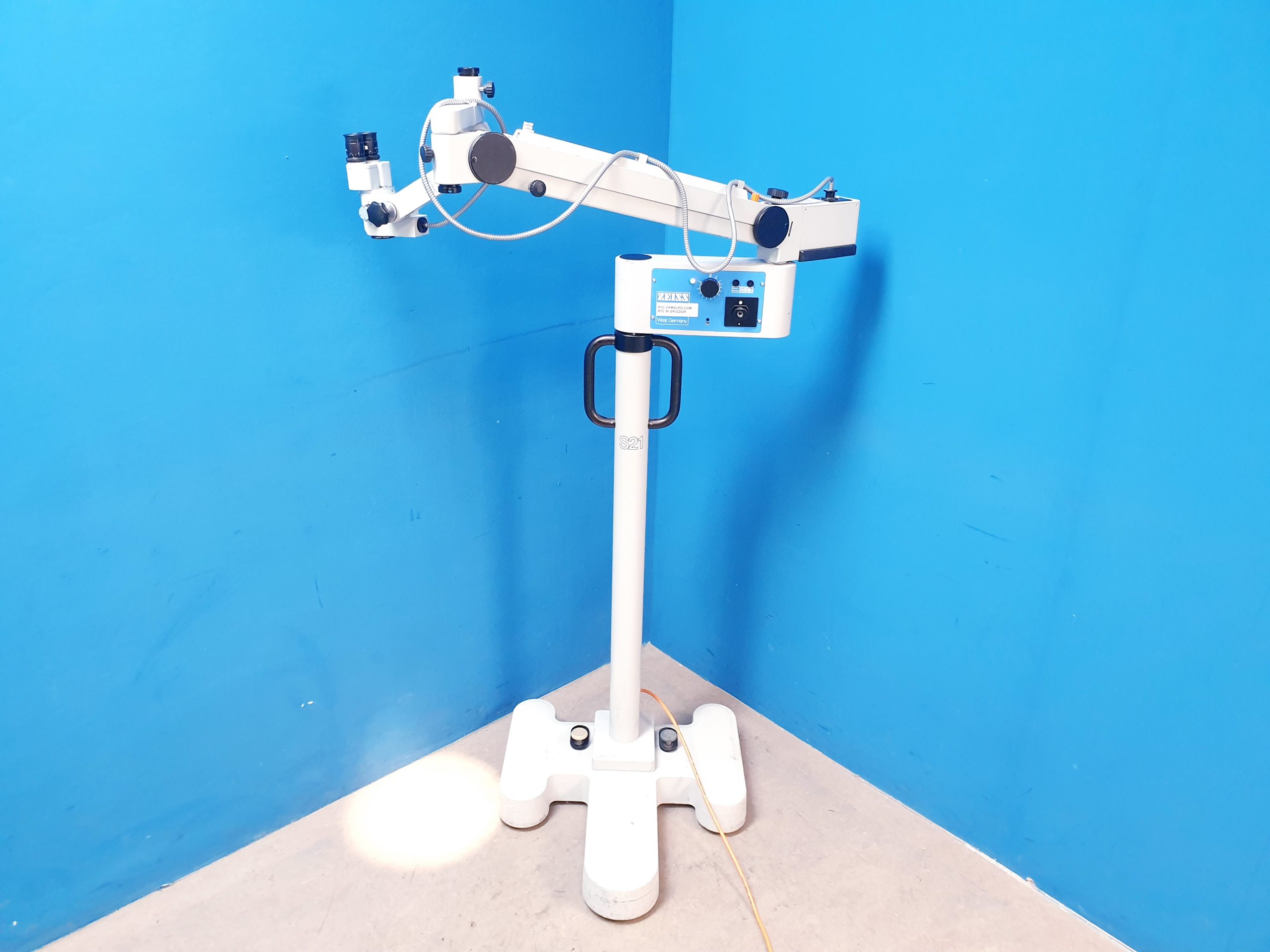 Carl Zeiss OPMI 19-FC OP-Mikroskop f 125 – f 250 – auf S21 Standfuß BK122024 — image 1 of 16
