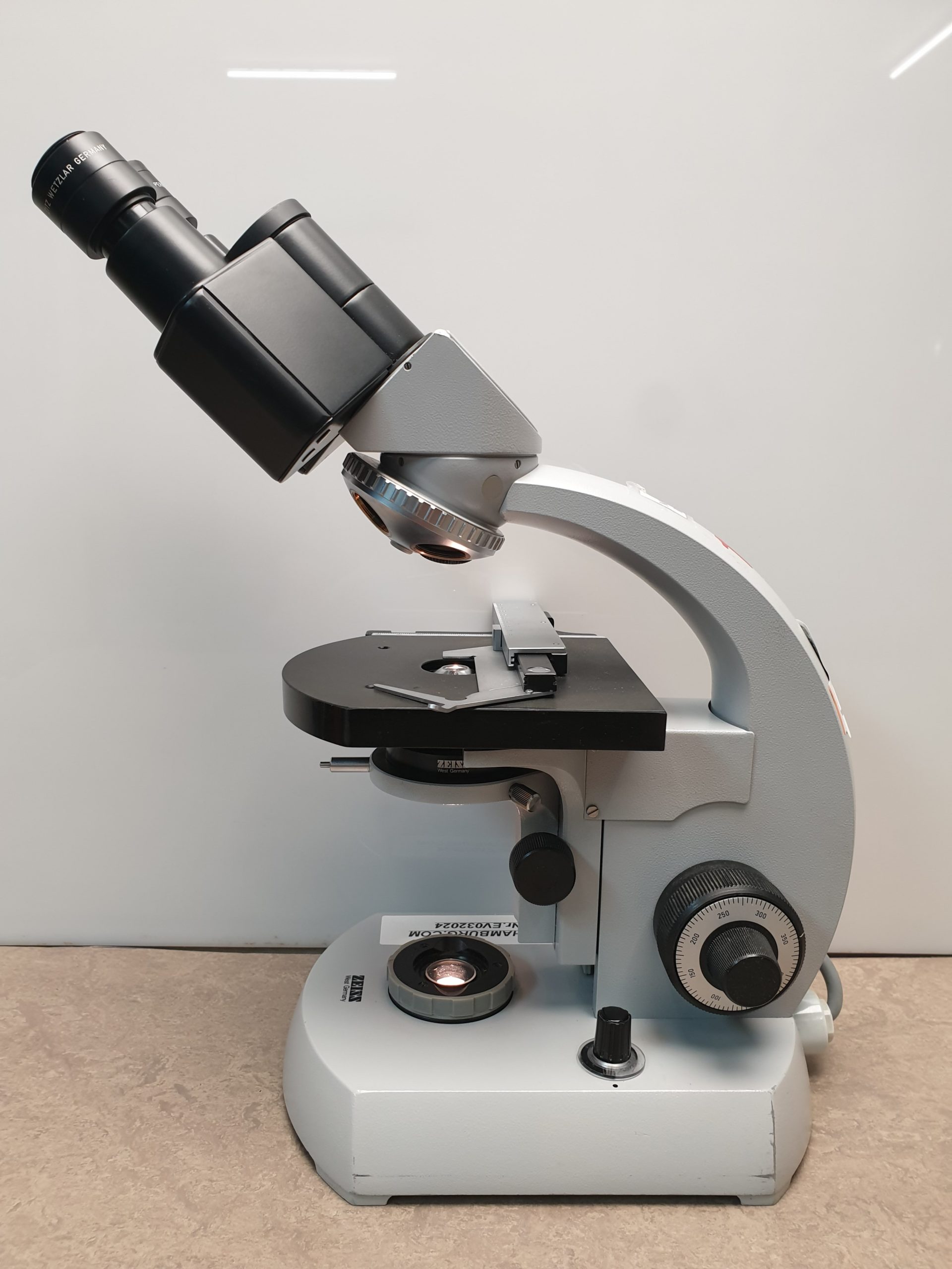 Zeiss 470914-9902 57 Tischmikroskop Mikroskop — image 1 of 11