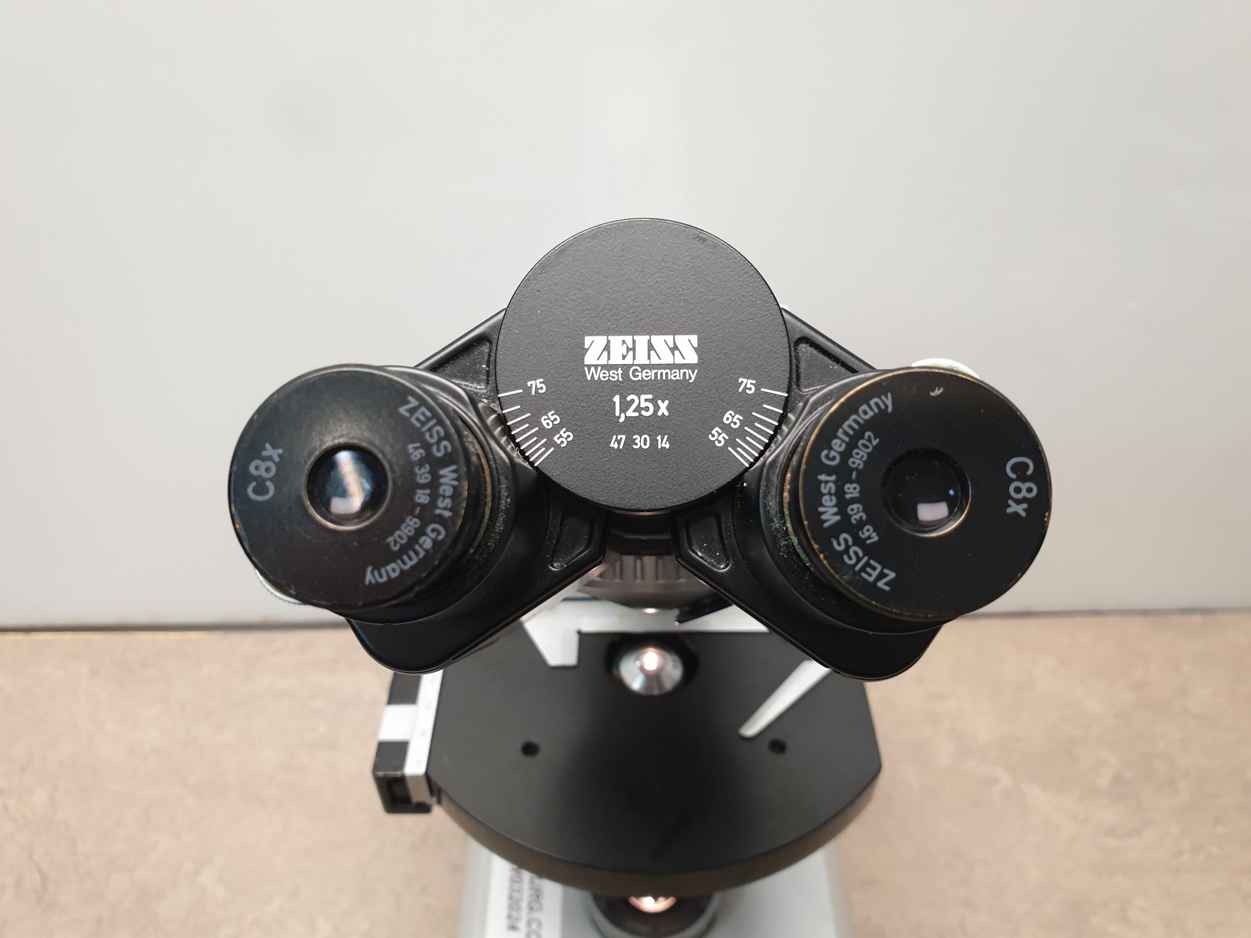 Carl Zeiss 470914-9902 35 Tischmikroskop Mikroskop – C8x — image 1 of 8