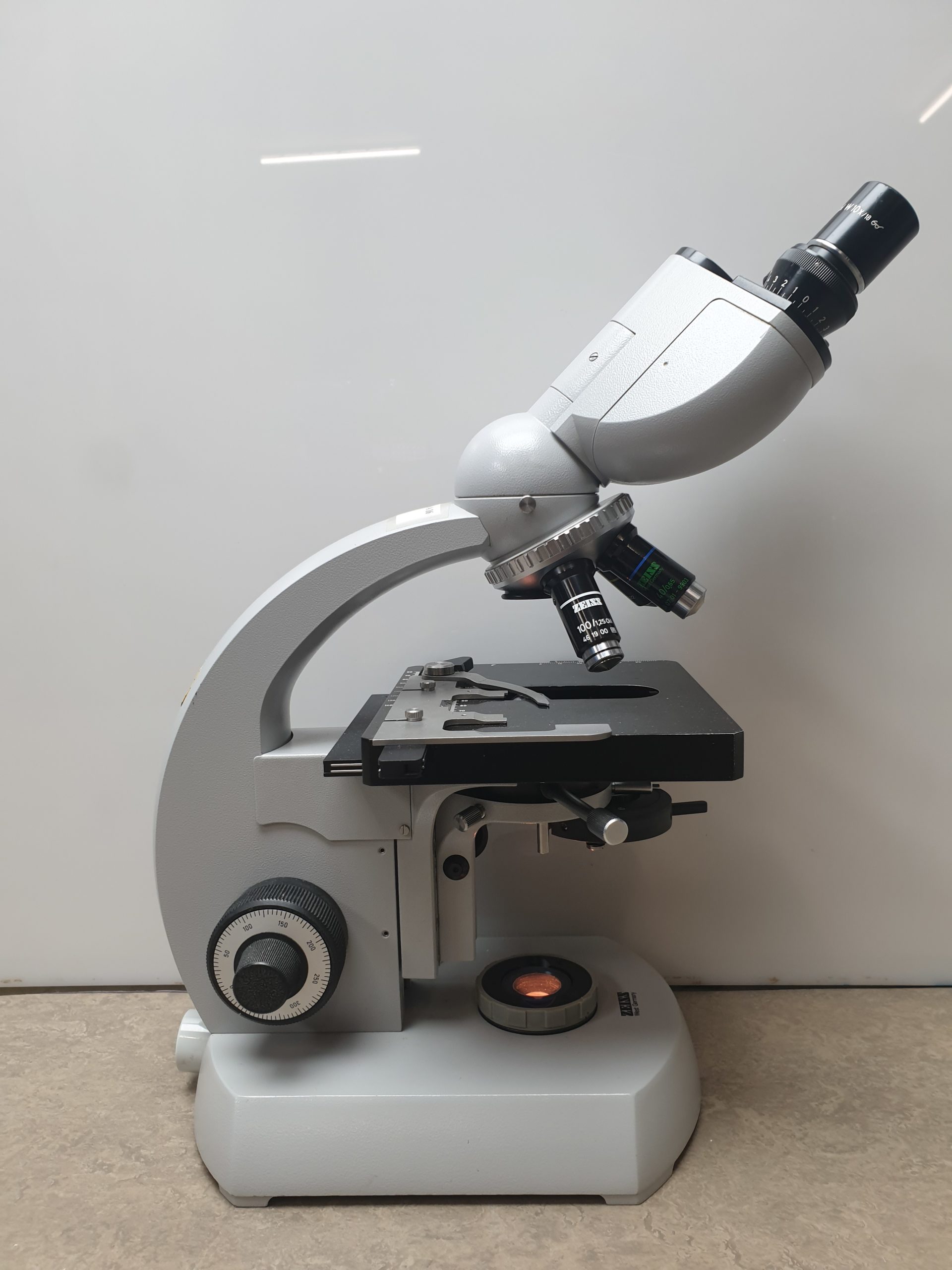 Zeiss 467085 Tischmikroskop – Mikroskop — image 1 of 13