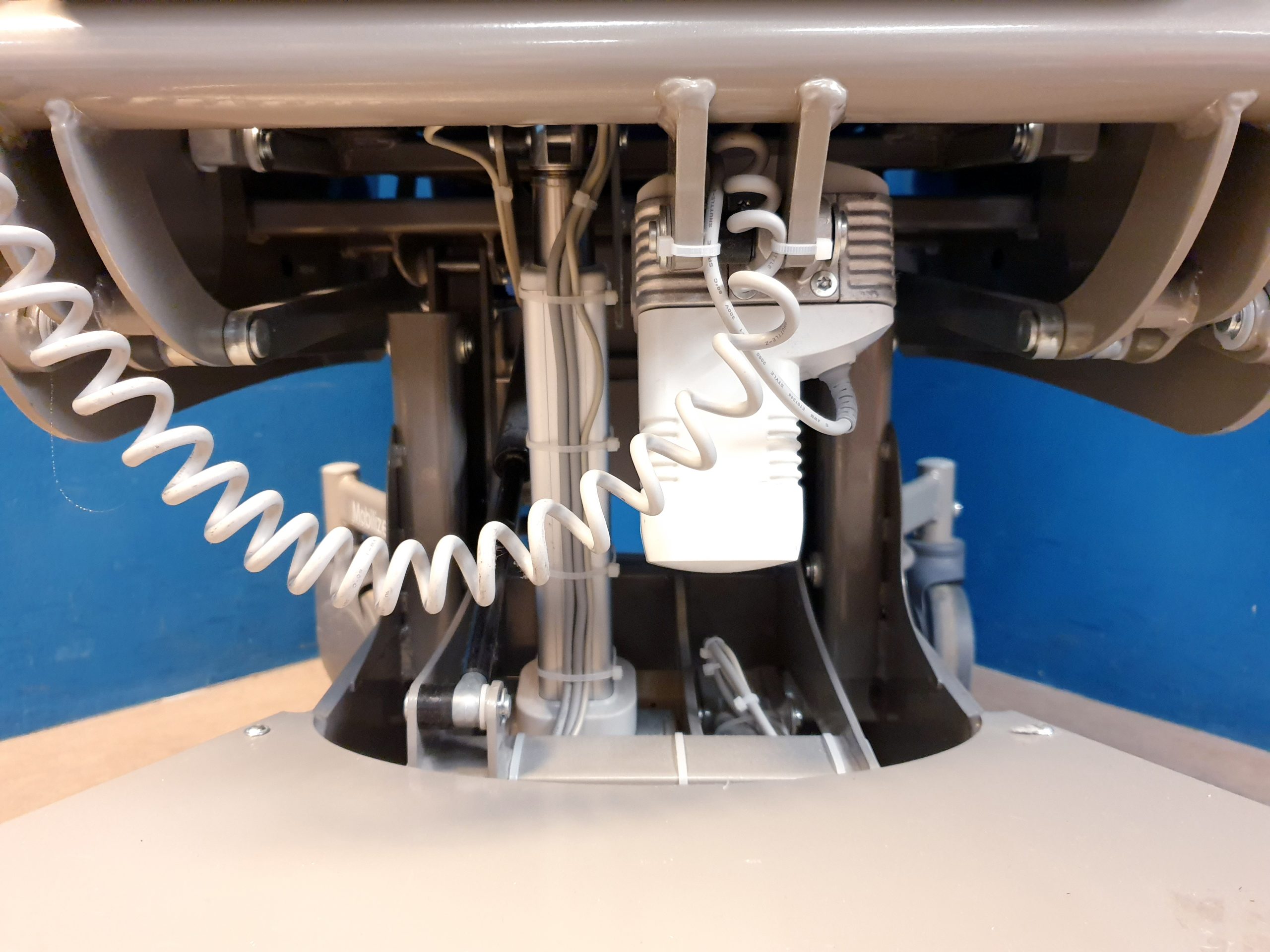 Rehamedi Mobilizer Medior motorisiertes Therapiegerät sichere Frühmobilisation von Intensivpatienten thumbnail 33