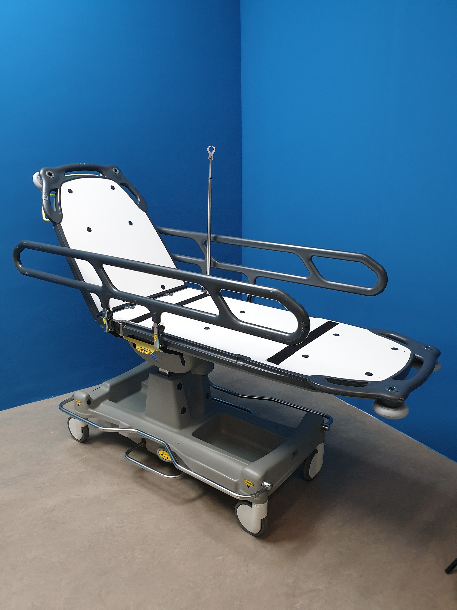 QA3 Patient trolley version 2.0 Patiententransport Fahrbar — image 1 of 10