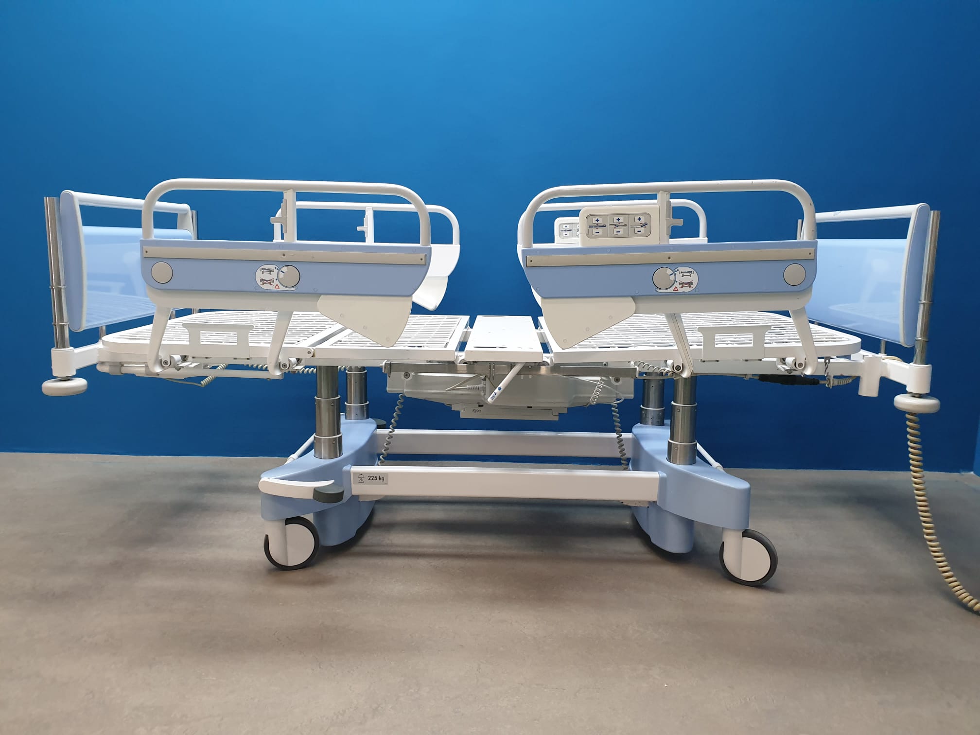Stiegelmeyer Vitano 4G EM4 4390 elektrisches Krankenbett Bett mit Akkufunktion — image 1 of 11