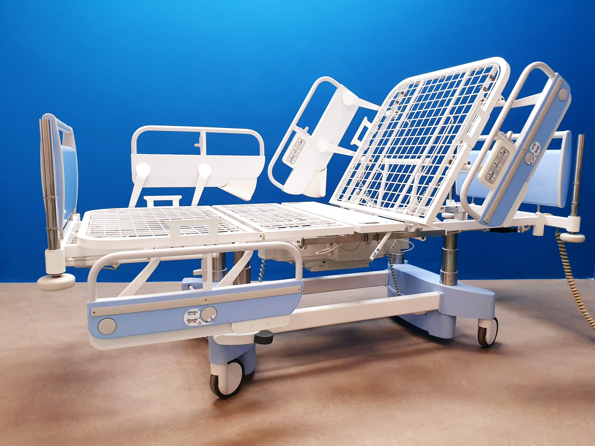 Stiegelmeyer Vitano 4G EM4 4390 elektrisches Krankenbett Bett mit Akkufunktion thumbnail 2