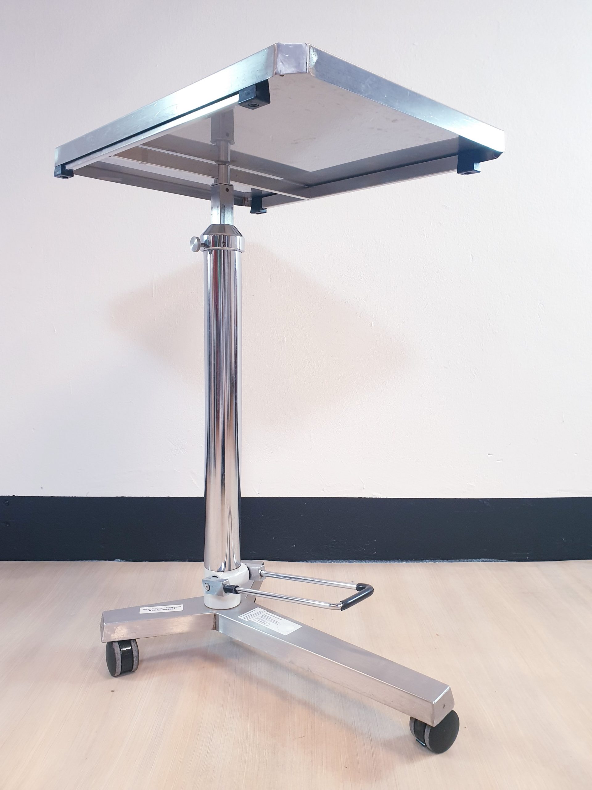 Maquet Instrumententisch OP Beistelltisch stumme Schwester hydraulisch Schmitz Maquet — image 1 of 5