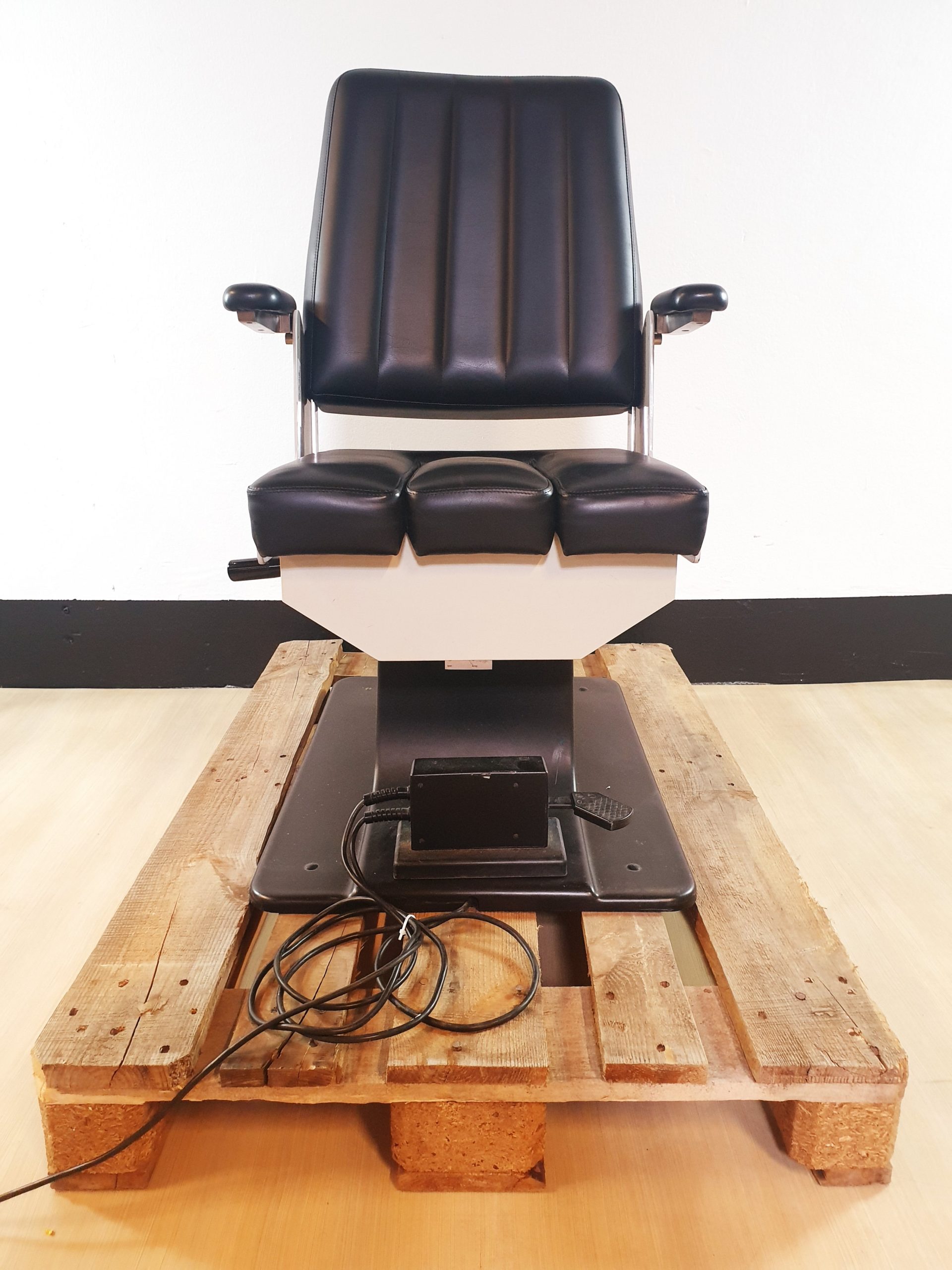 Rodenstock Patientenstuhl – elektrisch — image 1 of 7
