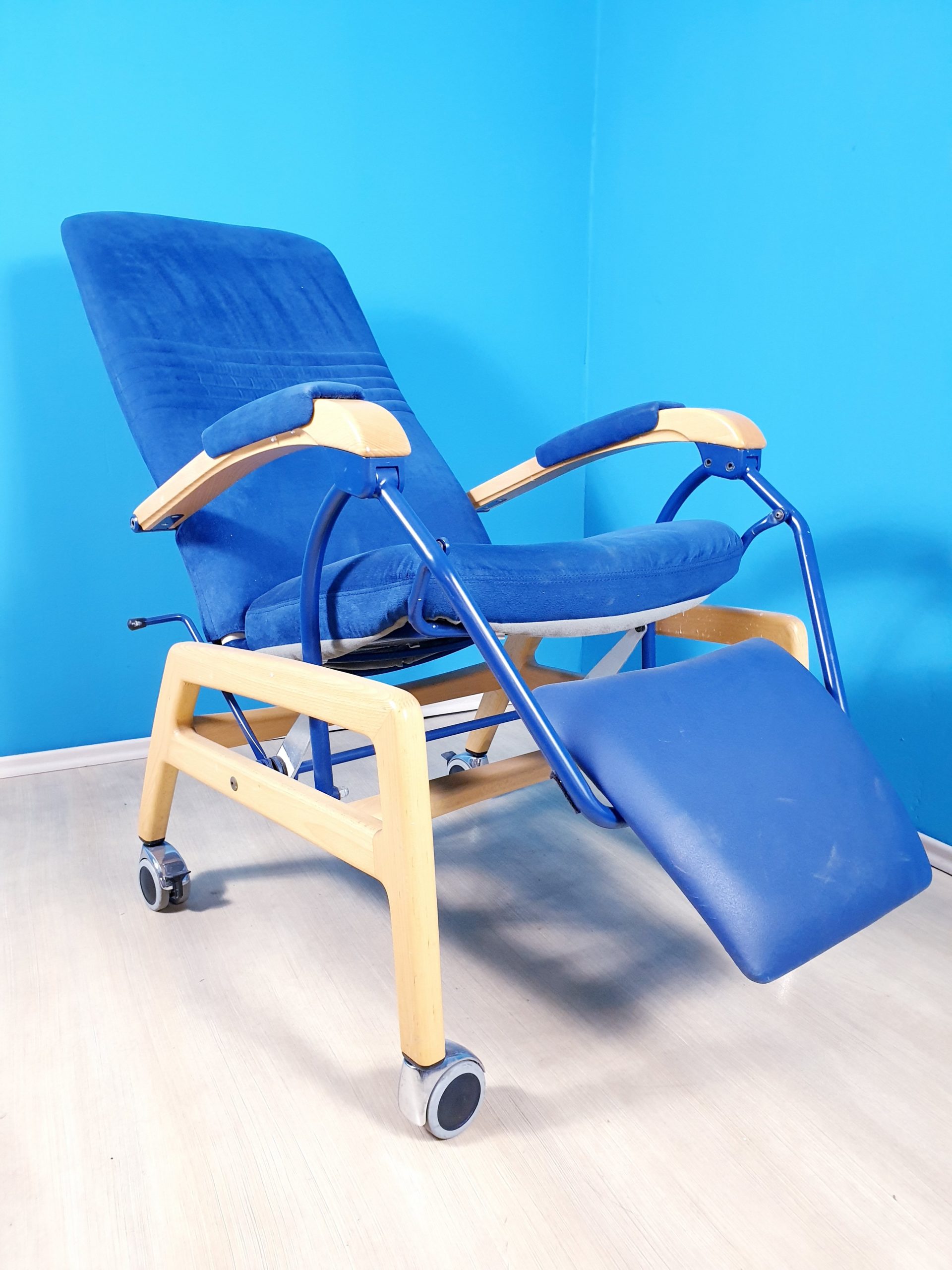 Stillsessel- Patientensessel- Patientenstuhl . Lehnbar- Rollbar — image 1 of 4