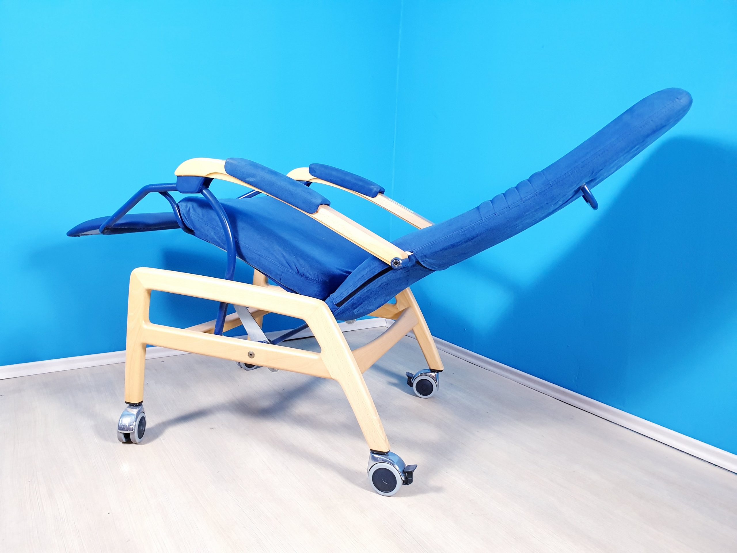 Stillsessel- Patientensessel- Patientenstuhl . Lehnbar- Rollbar thumbnail 2
