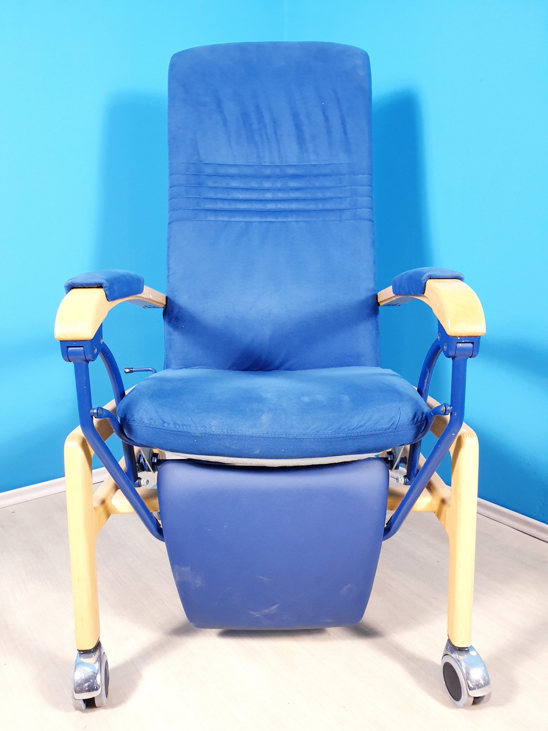 Stillsessel- Patientensessel- Patientenstuhl . Lehnbar- Rollbar thumbnail 4