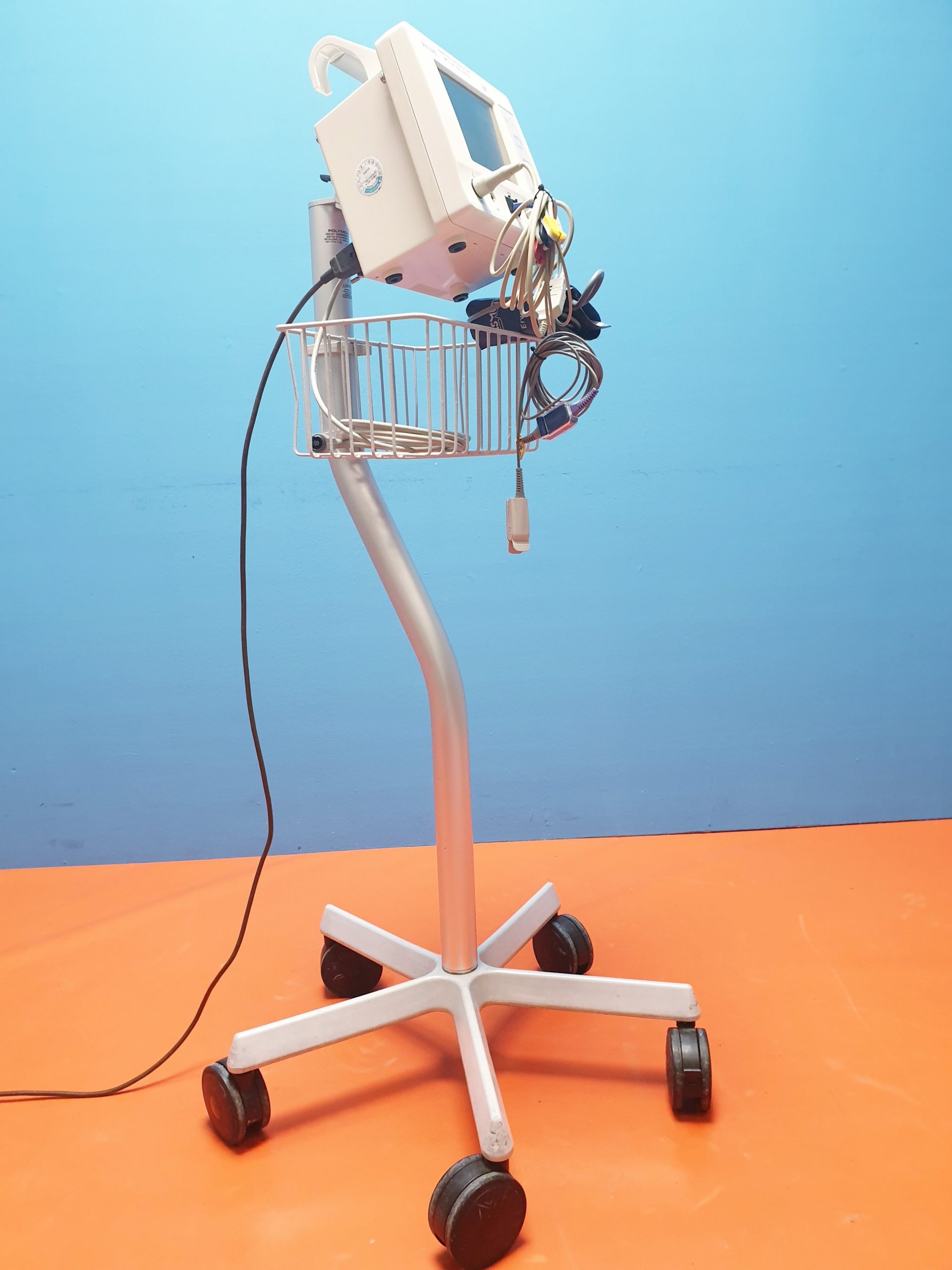 PHILIPS M3929A Color Patient Monitor – Sp02, NiBP, ECG, auf fahrbarem Gestell — image 1 of 2