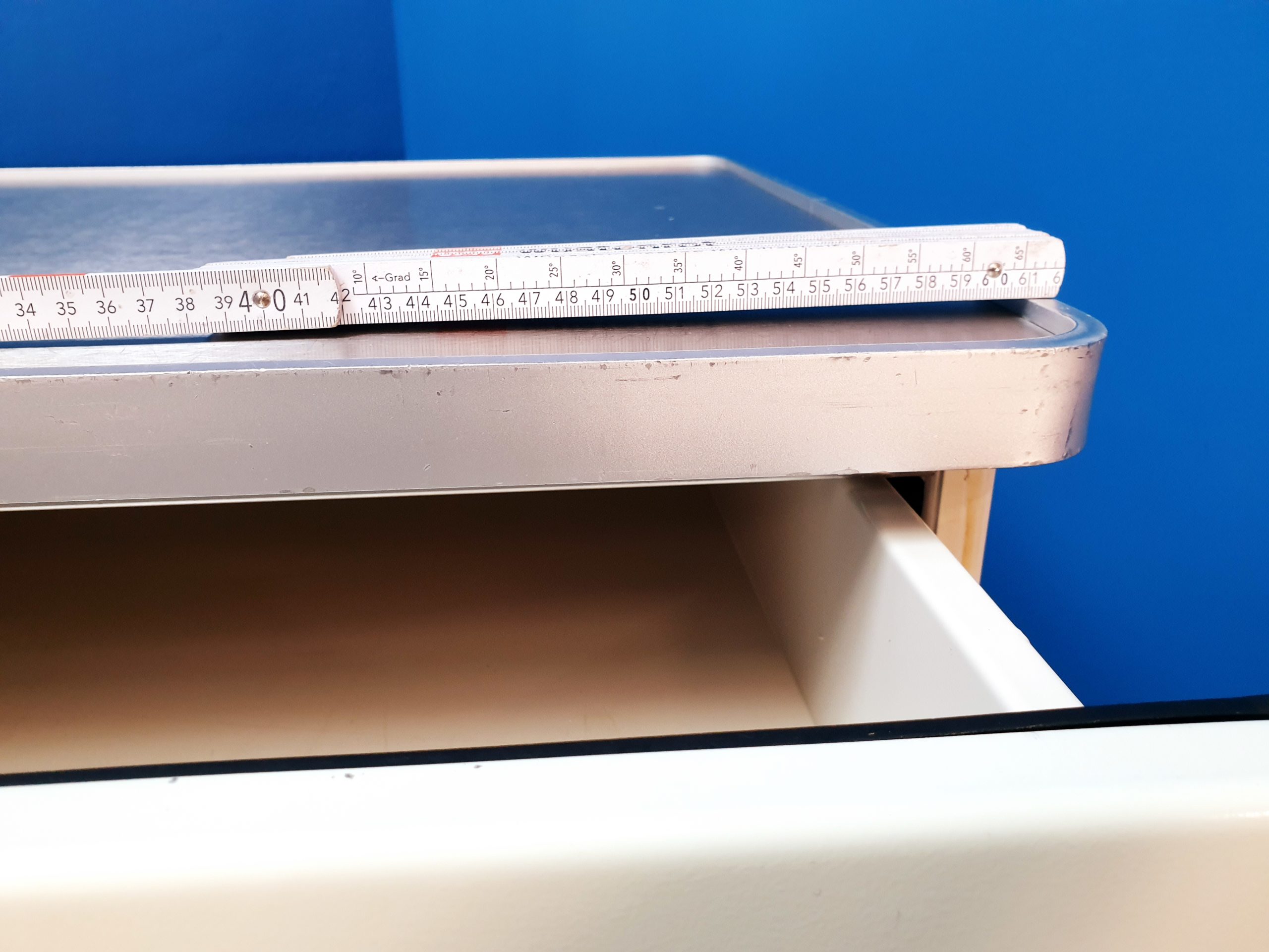 Maquet , Arztschrank Verbandsmittelwagen Medizinschrank – rollbar mit Schubladen — image 1 of 2